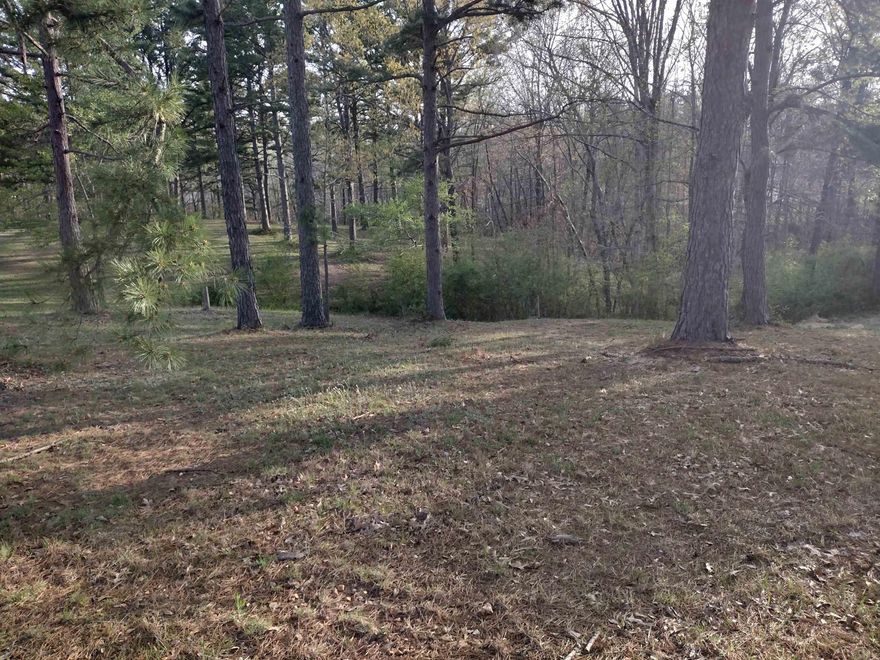 Attractive lot in subdivision with golf course adjacent, offering a superb location within a charming neighborhood of gorgeous homes, ideal for building your dream home.