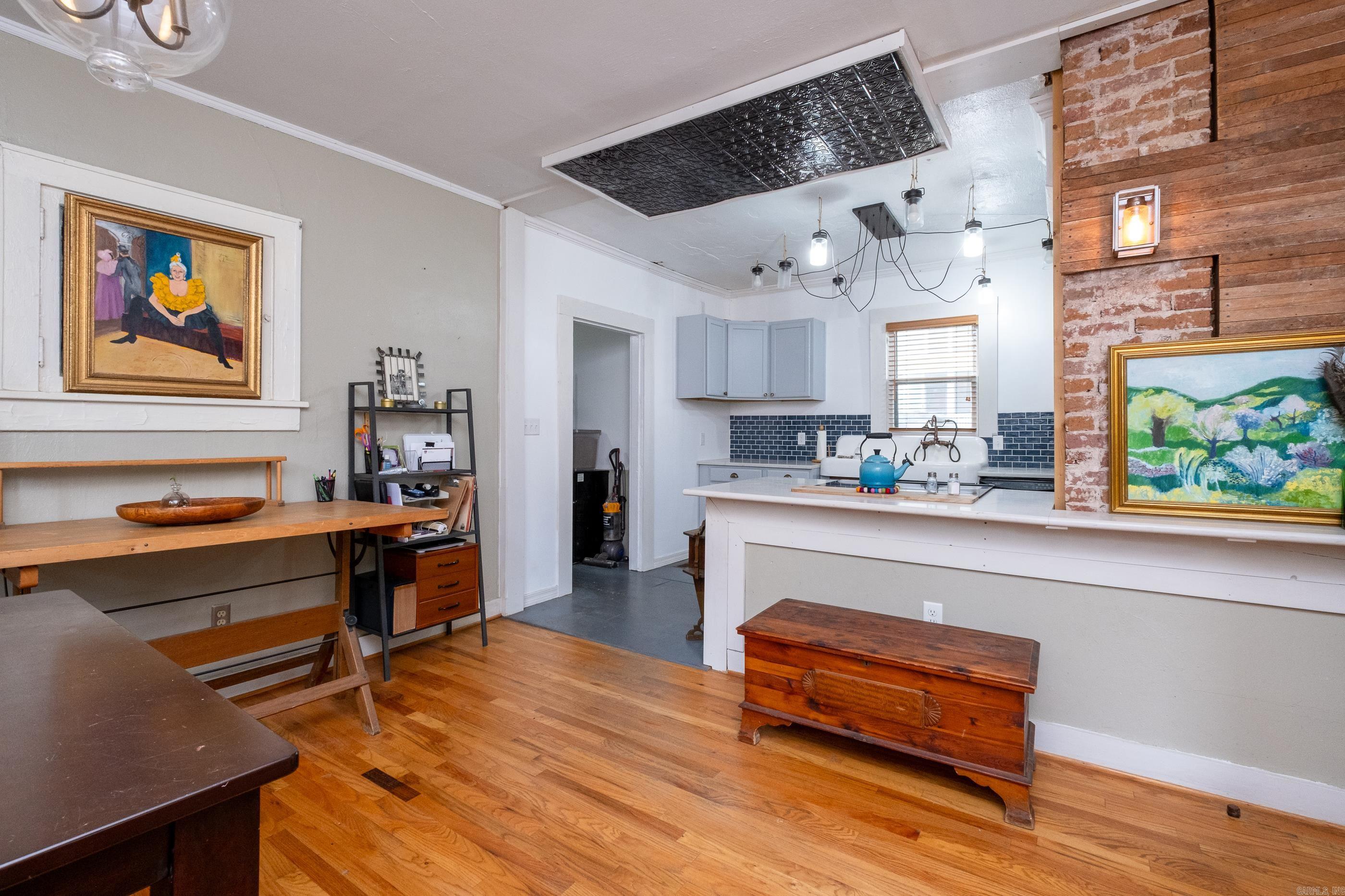 Weldon E Wrights - Residential