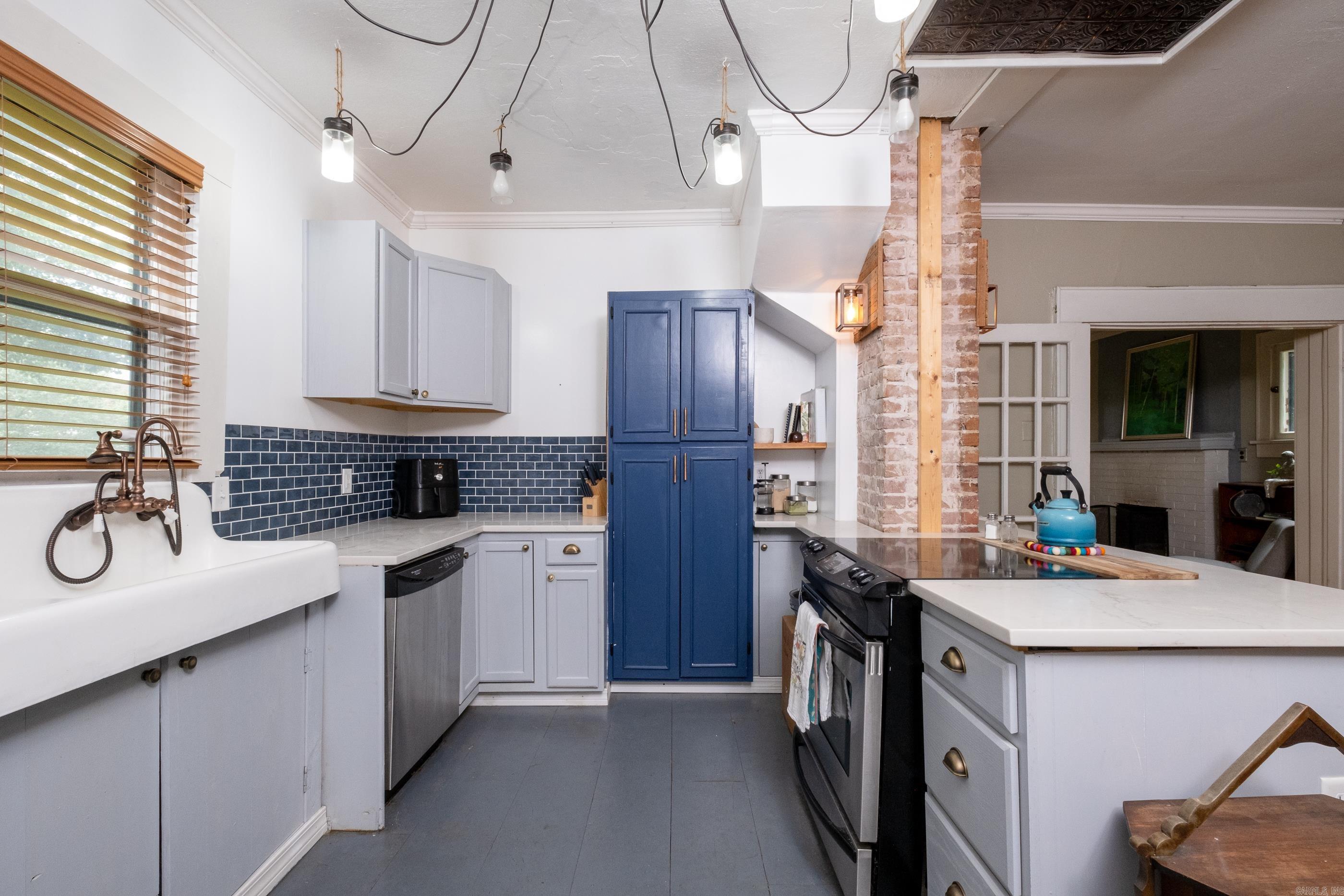 Weldon E Wrights - Residential