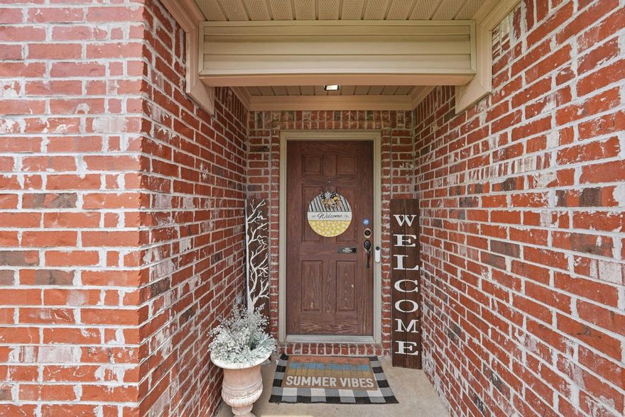 NEW paint in bedrooms and bathrooms will be completed before closing. Beautiful 3BR/ 2BA brick home in Vilonia. This home has a newly renovated kitchen including granite countertops. New vinyl flooring in the Living area, bedrooms, and a new roof in 2025. The spacious fenced backyard and fireplace are just a couple of the great features of this home.