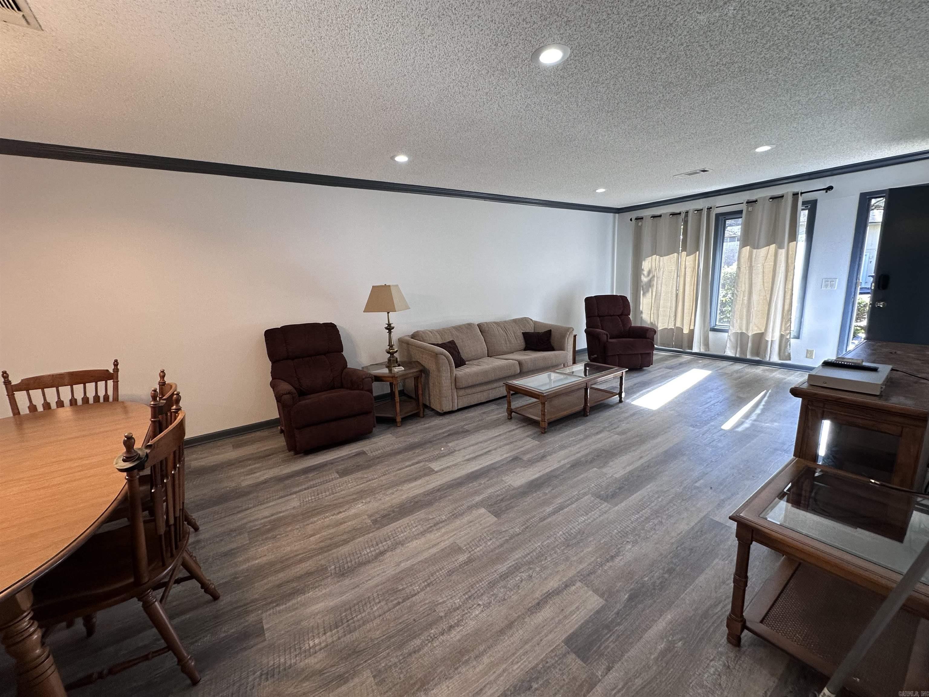 VALENCIA COURTS - Residential