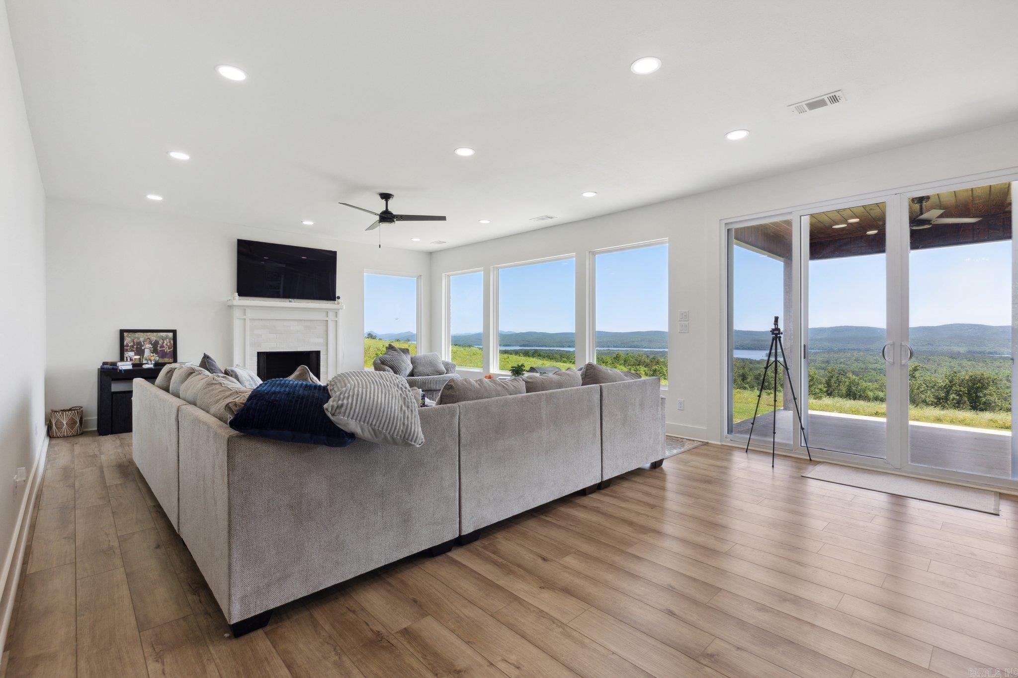 LAKEVIEW WEST - Residential
