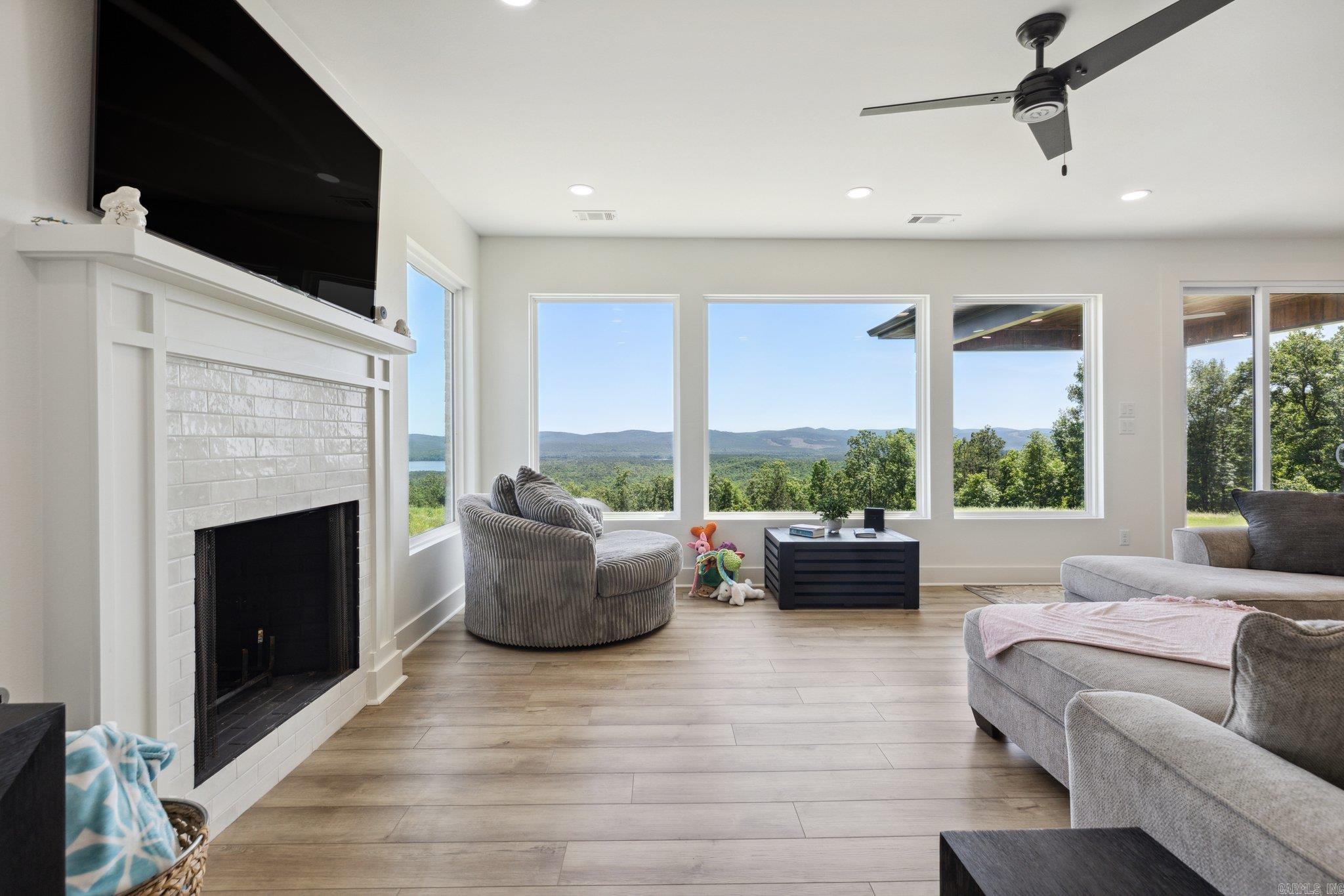LAKEVIEW WEST - Residential