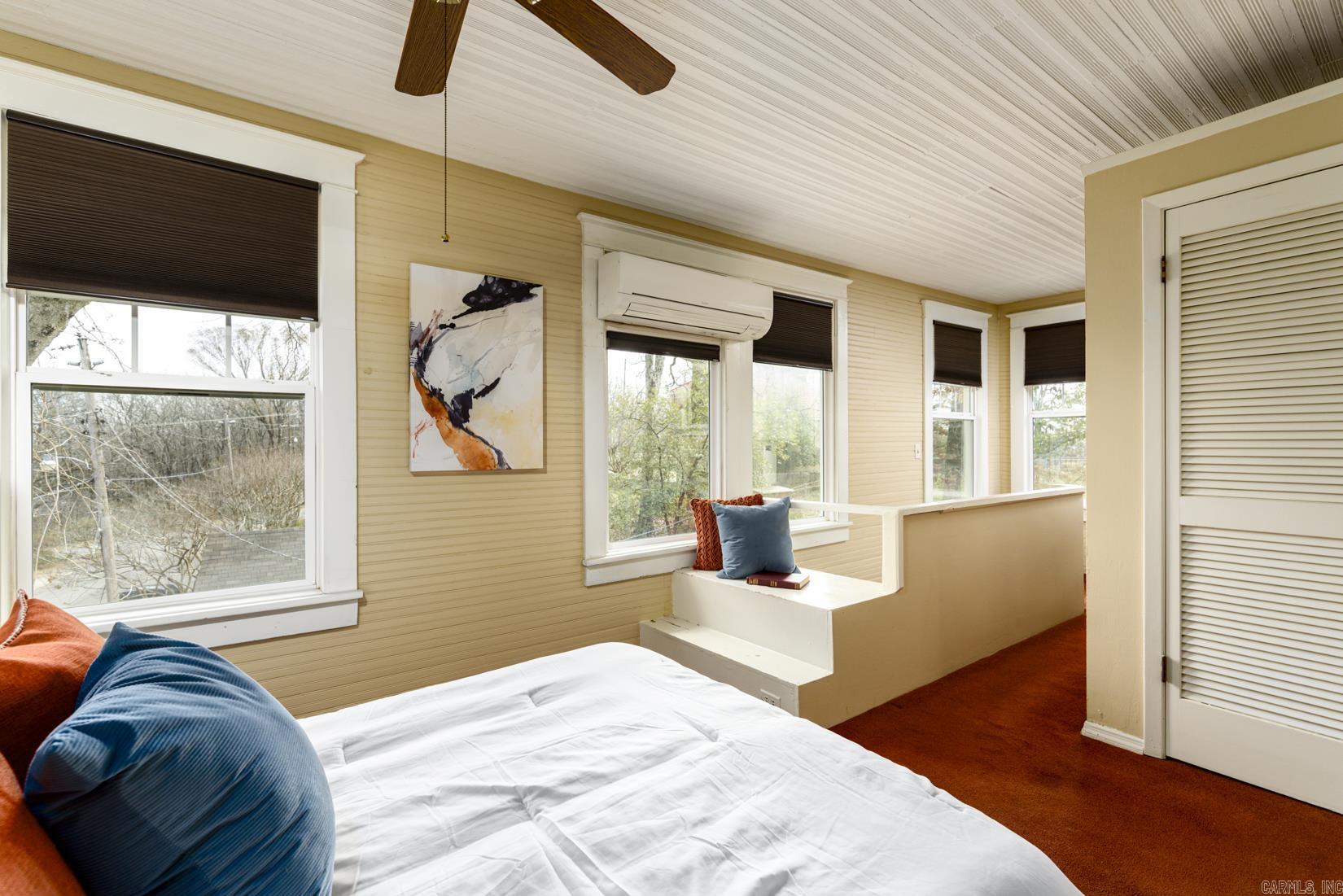 EAST PULASKI HGTS - Residential