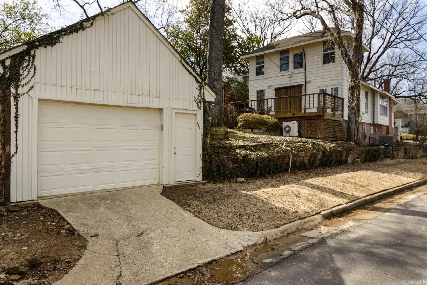 EAST PULASKI HGTS - Residential