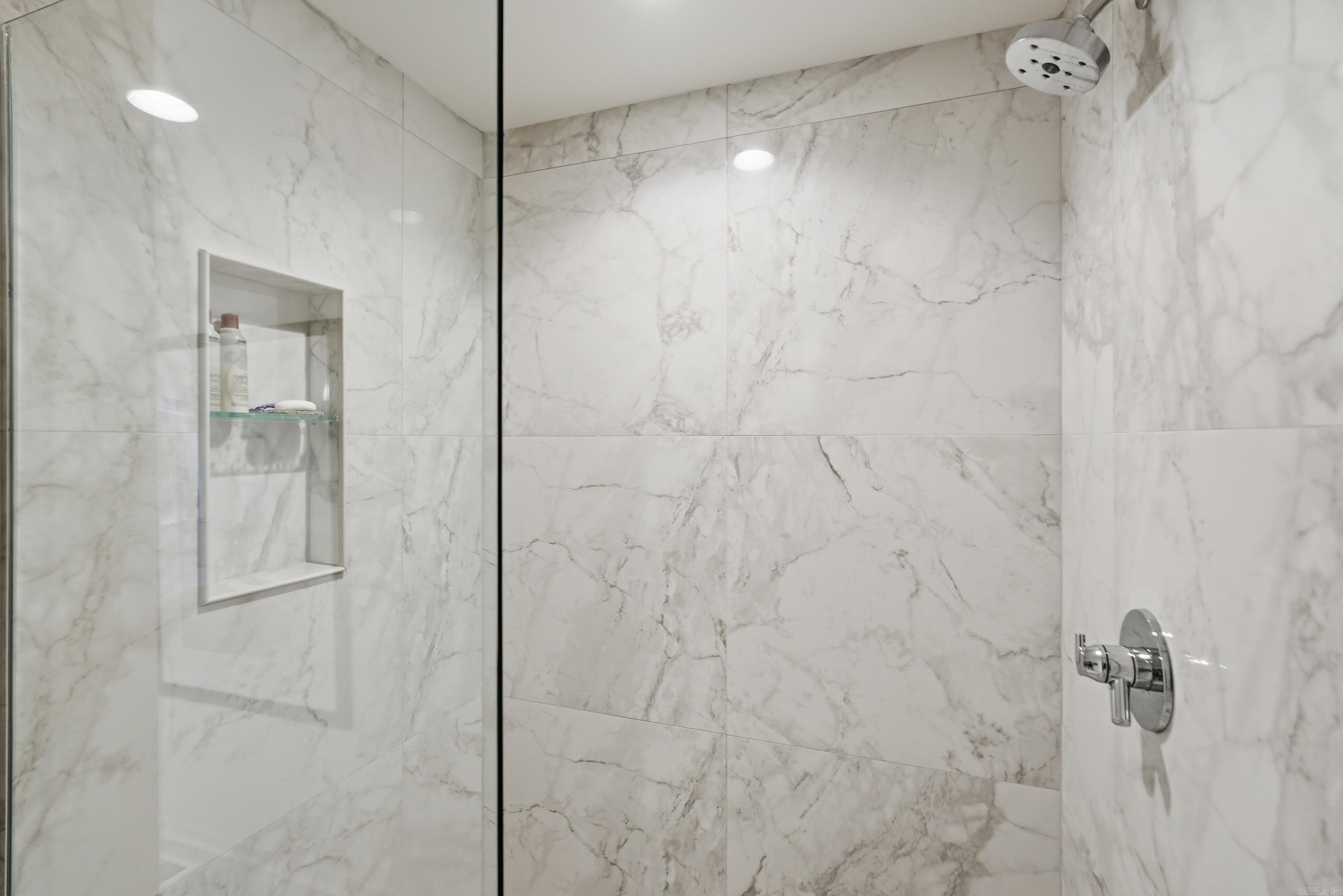 Queen Manor - Residential