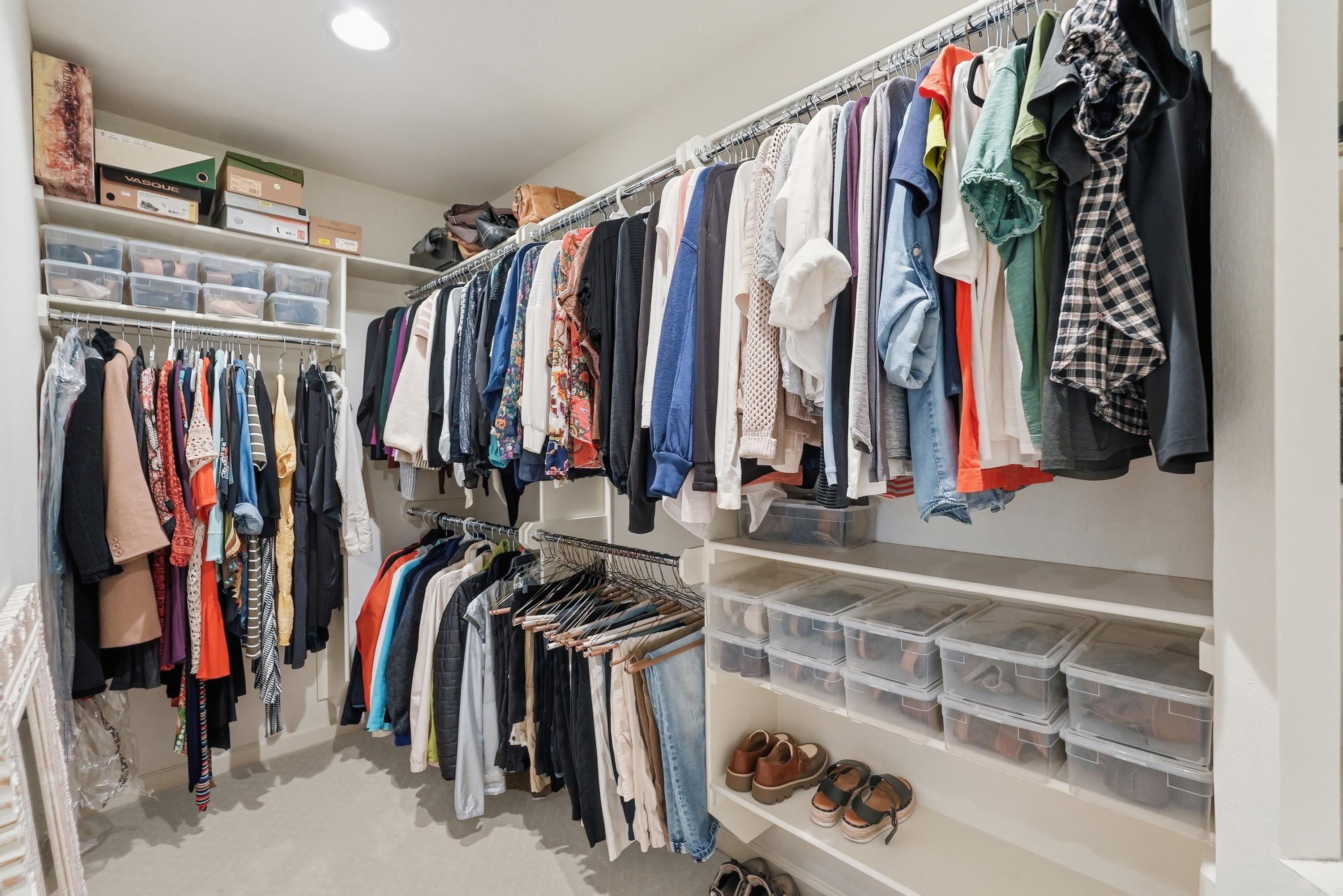 Queen Manor - Residential