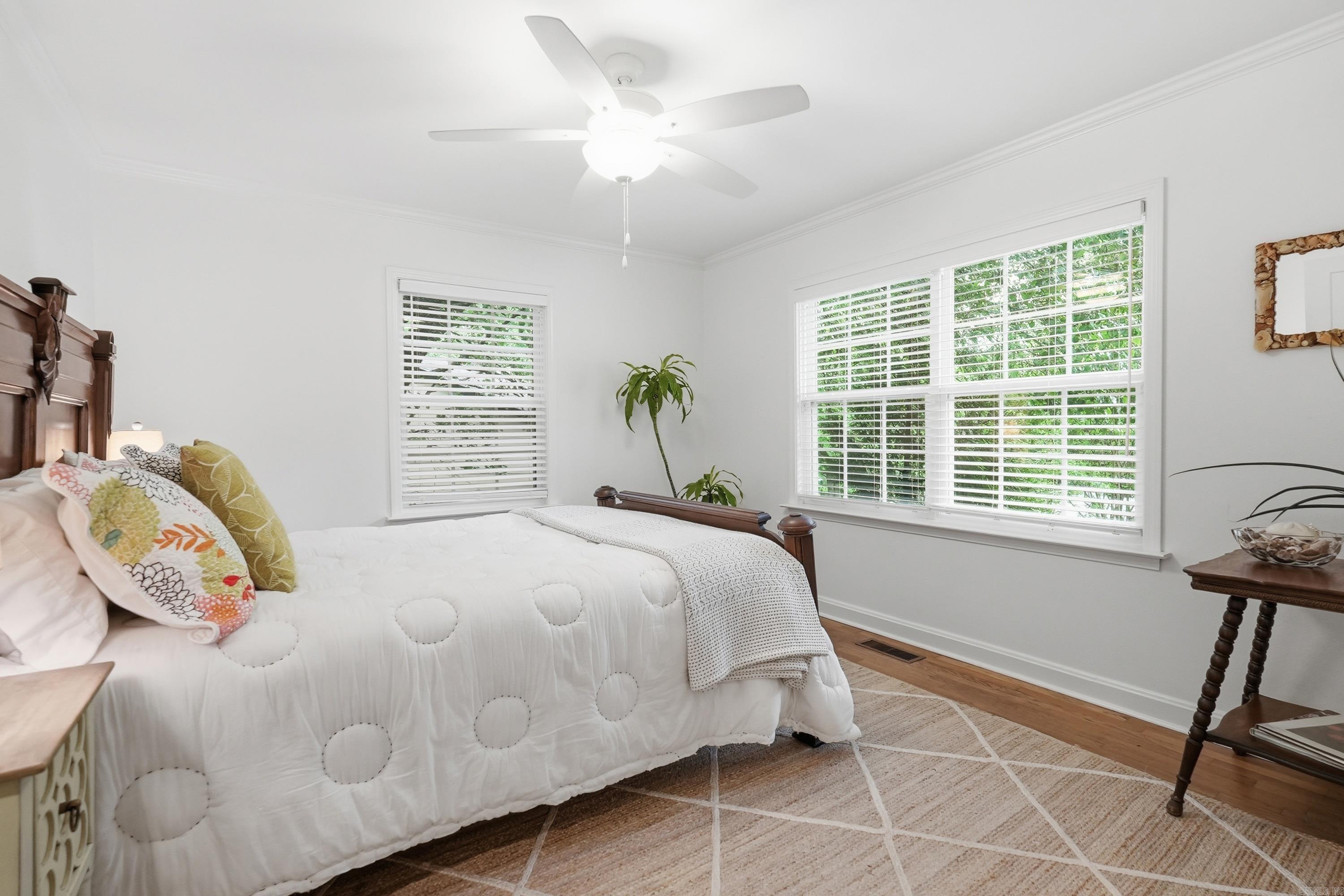 Queen Manor - Residential