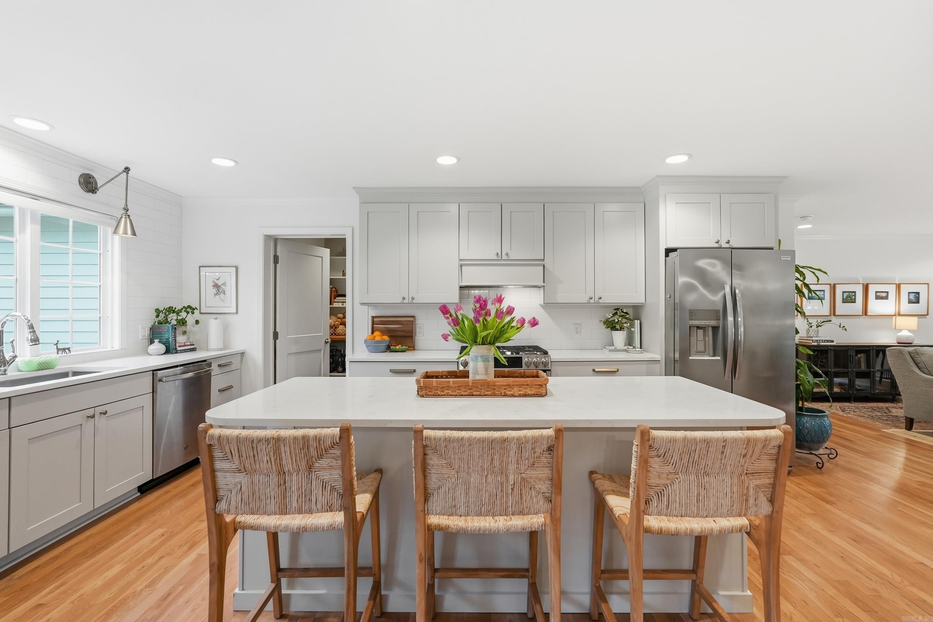 Queen Manor - Residential