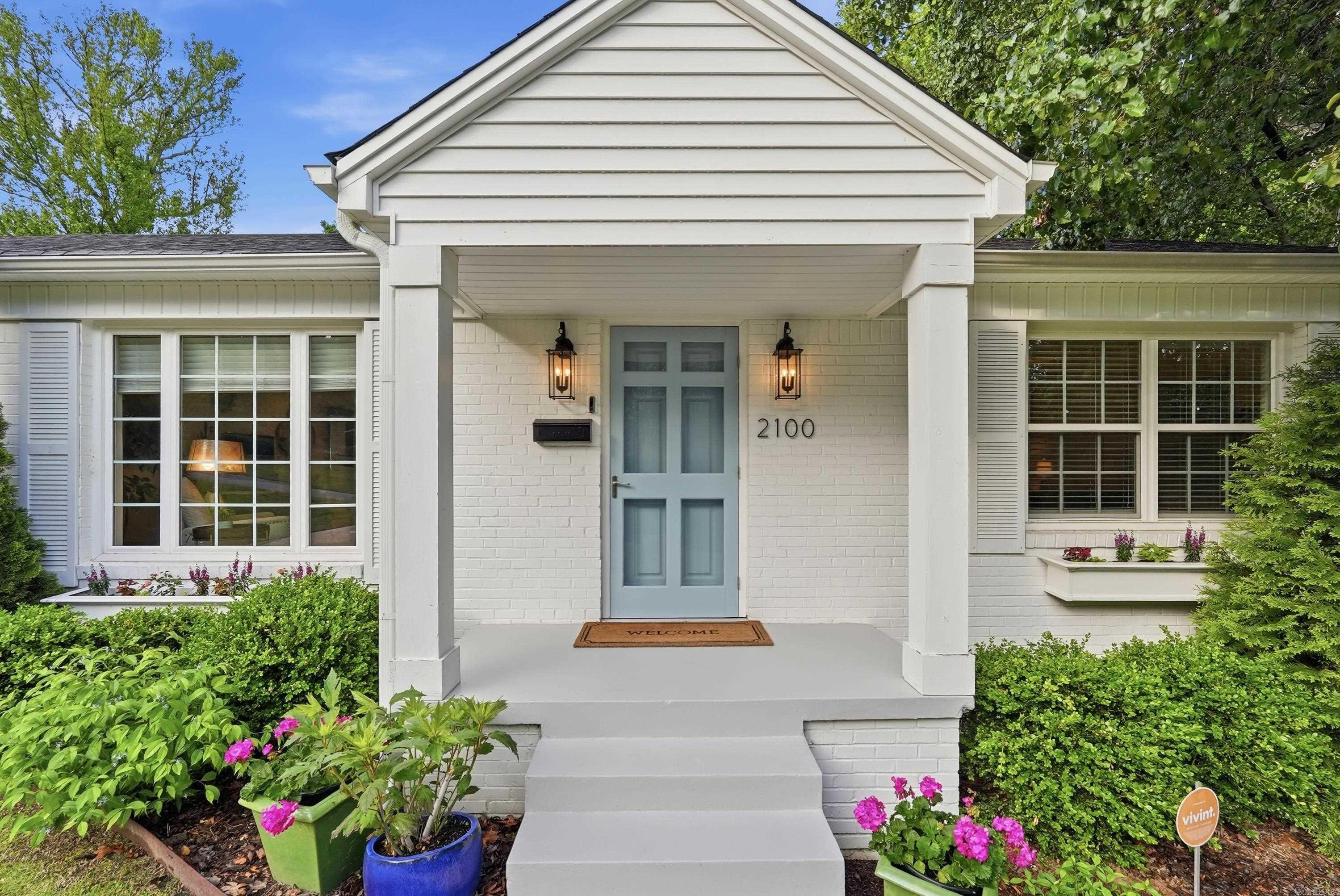 Queen Manor - Residential