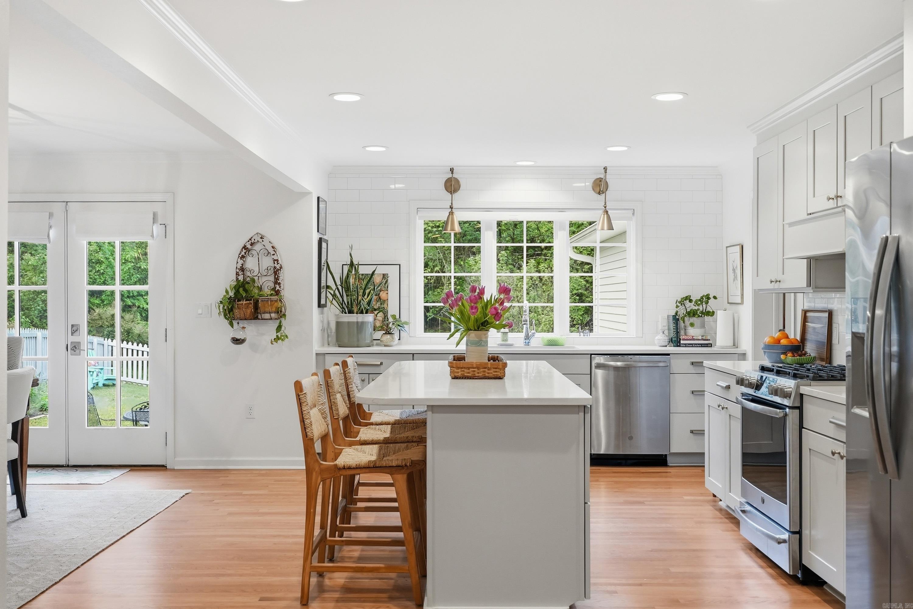 Queen Manor - Residential