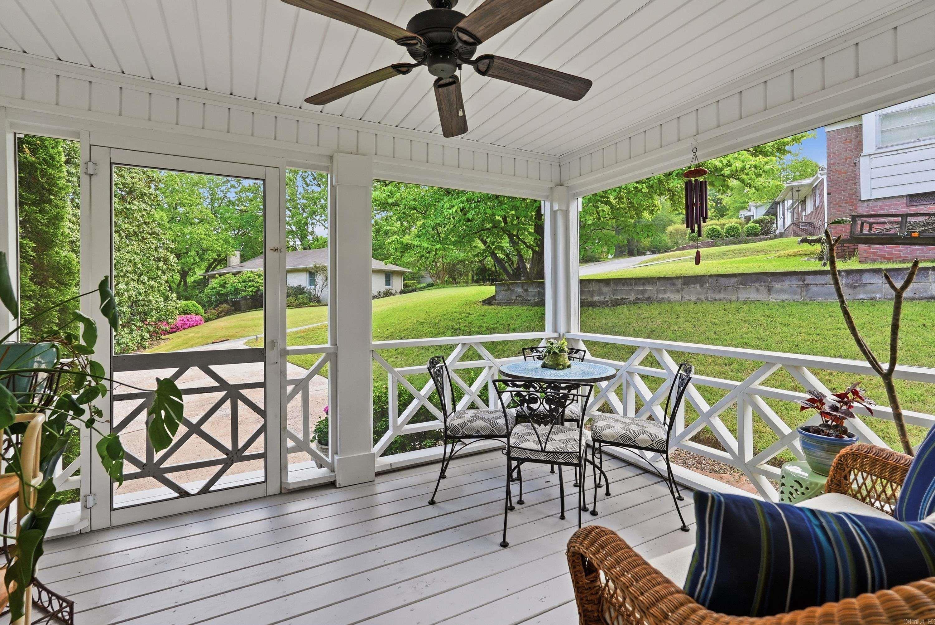 Queen Manor - Residential