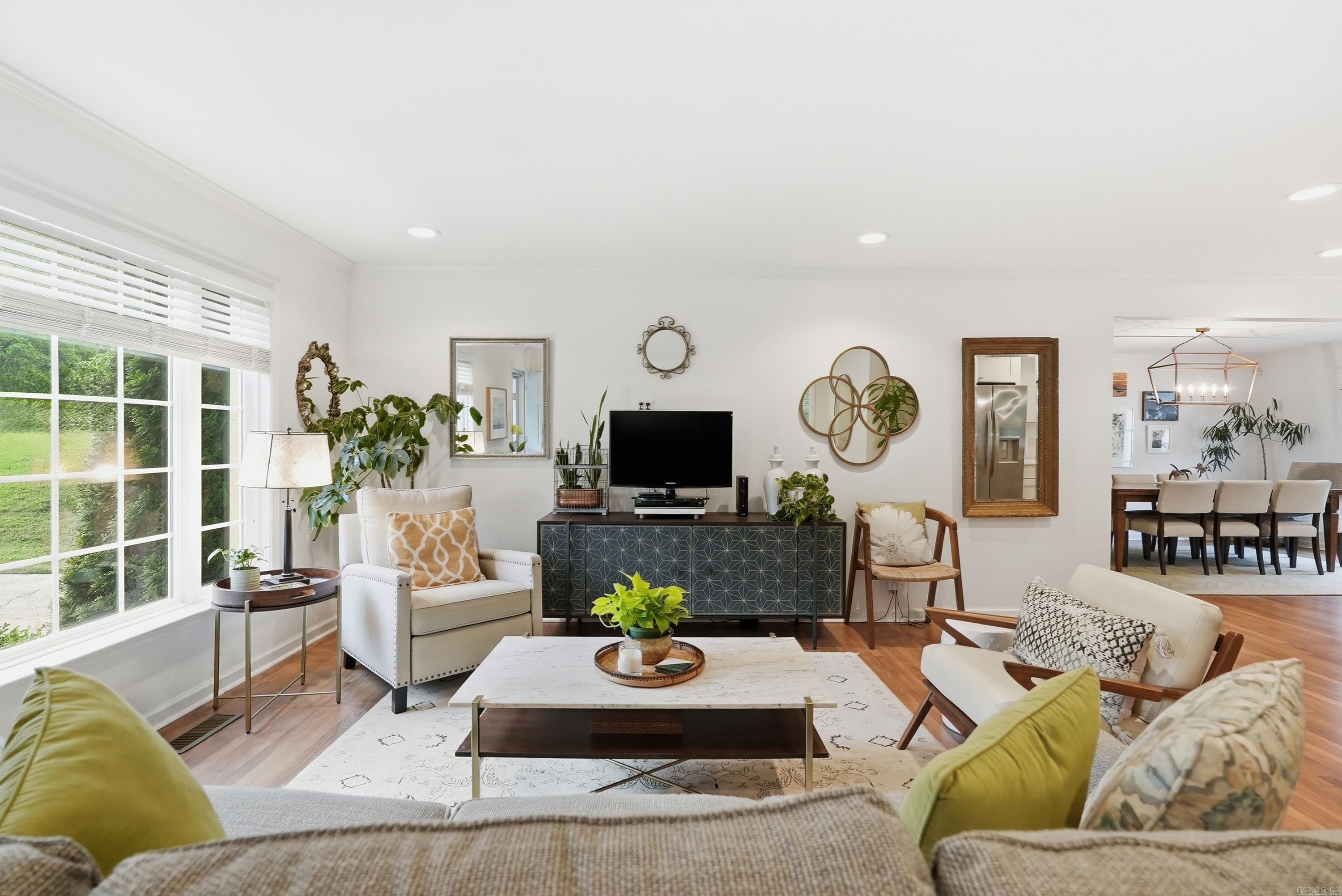 Queen Manor - Residential