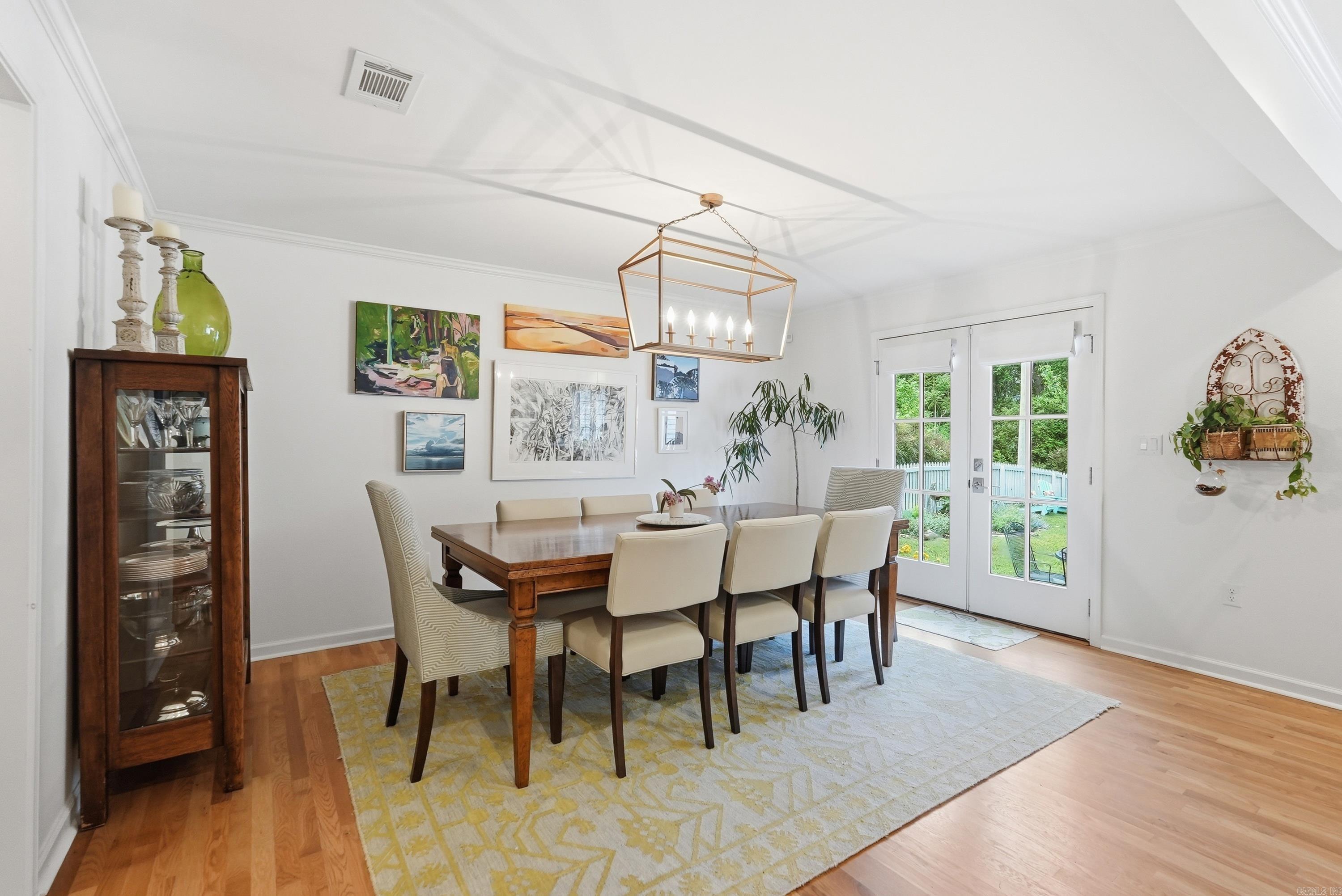 Queen Manor - Residential