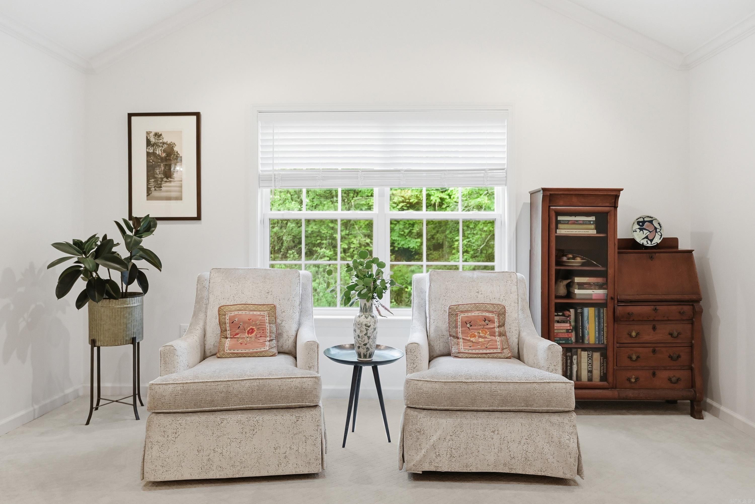 Queen Manor - Residential