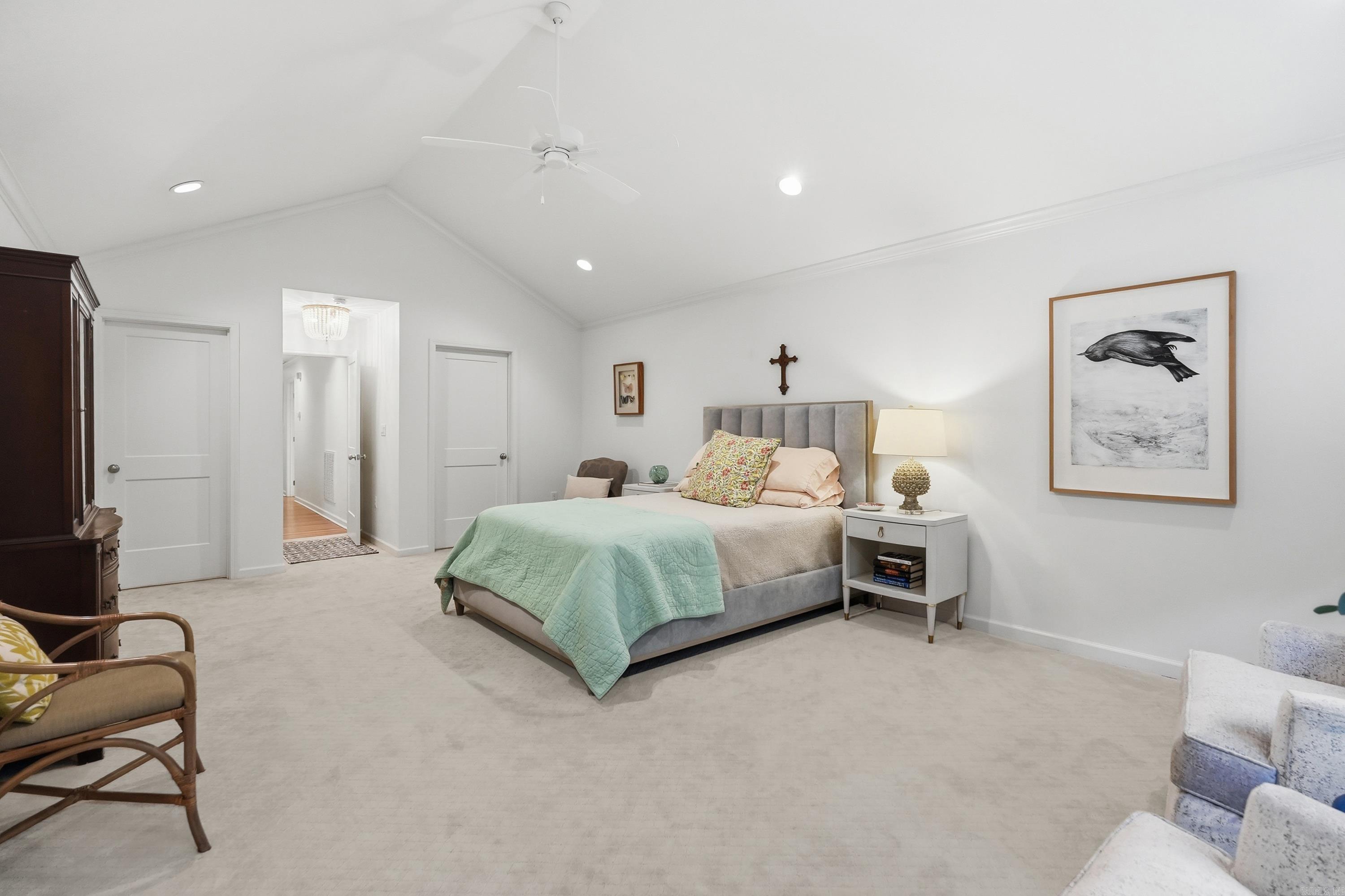 Queen Manor - Residential