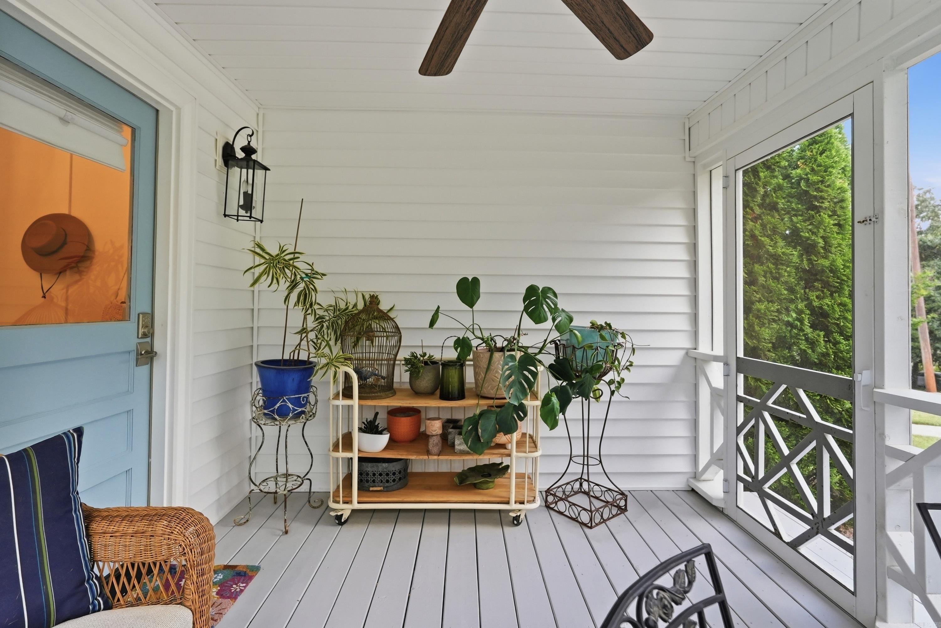 Queen Manor - Residential