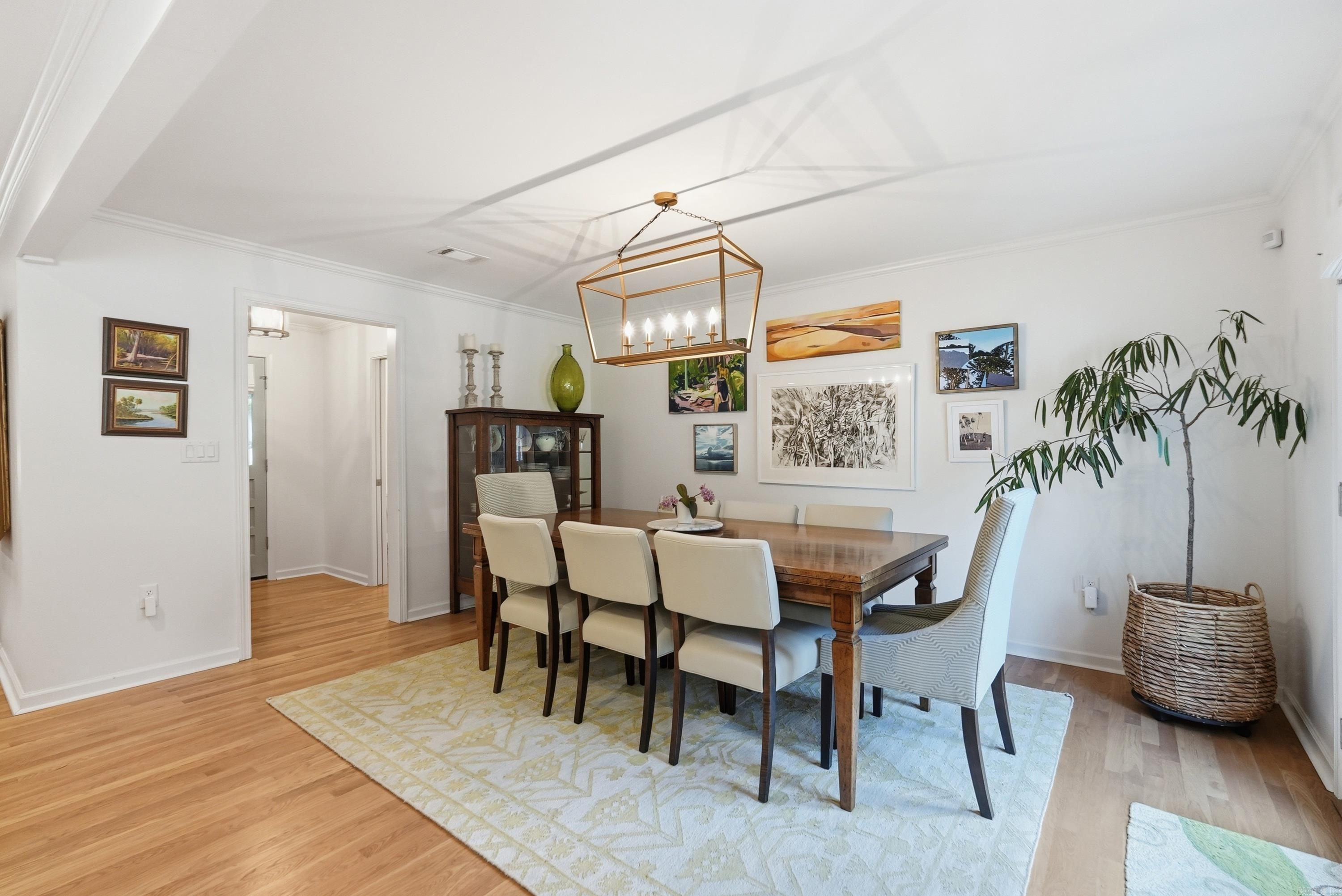 Queen Manor - Residential