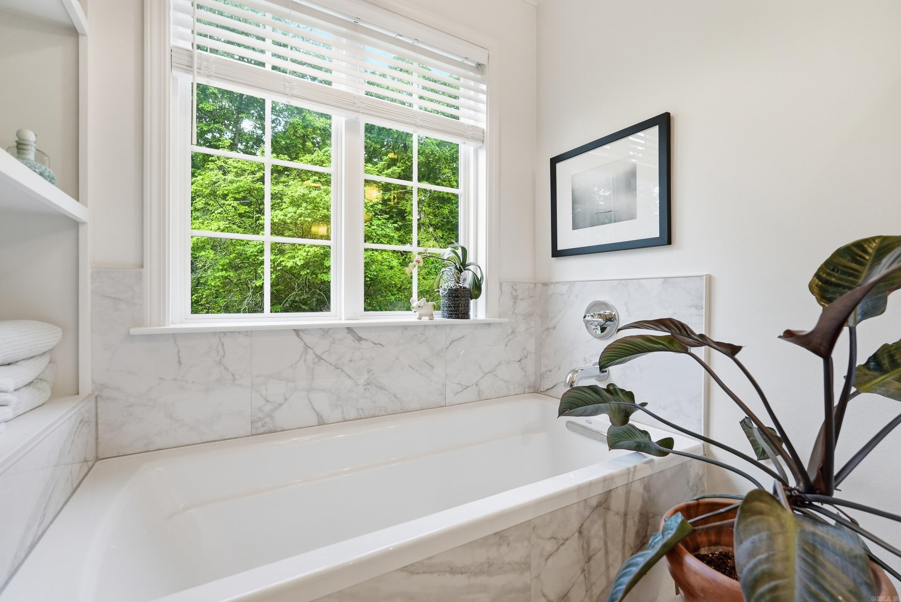 Queen Manor - Residential