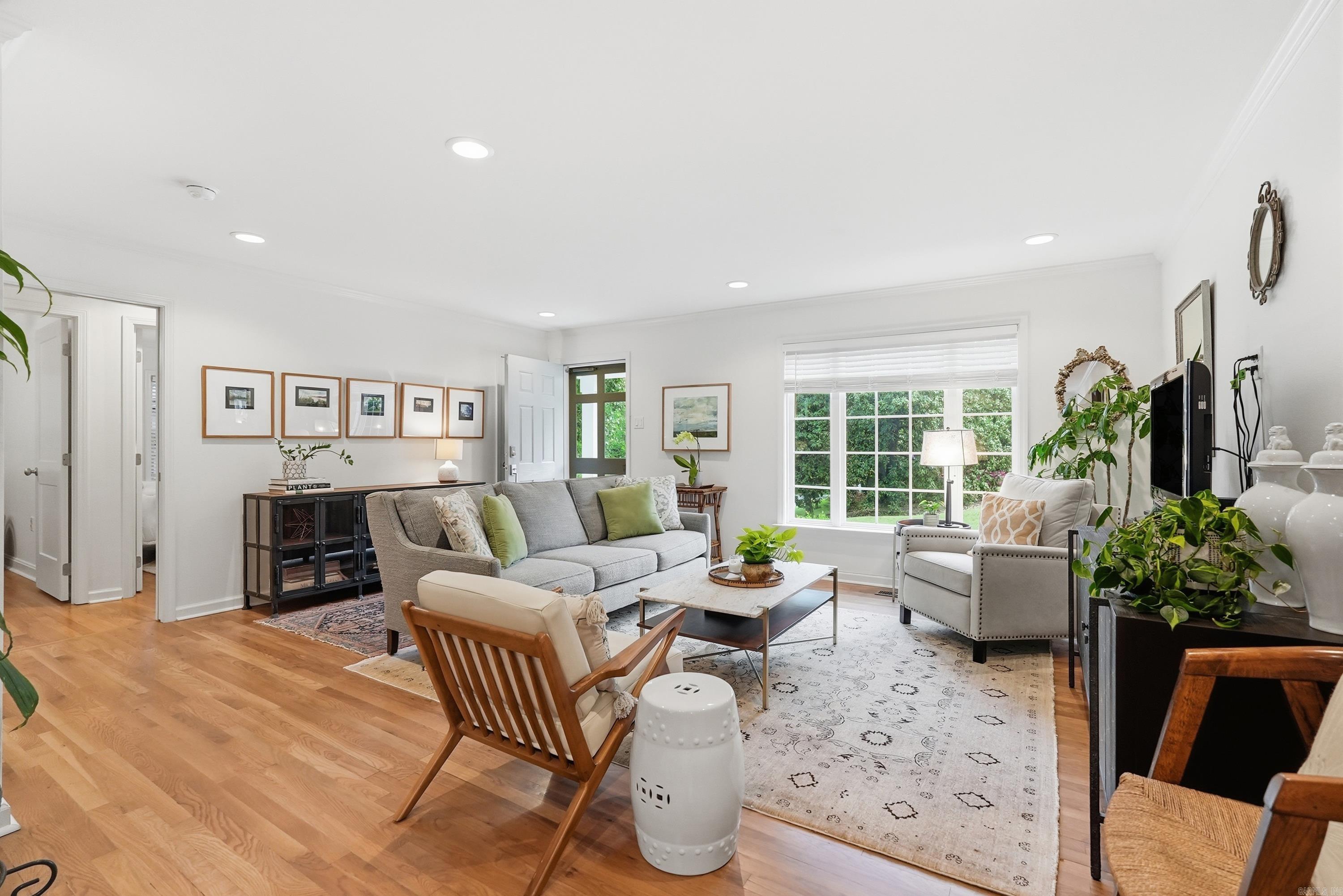 Queen Manor - Residential