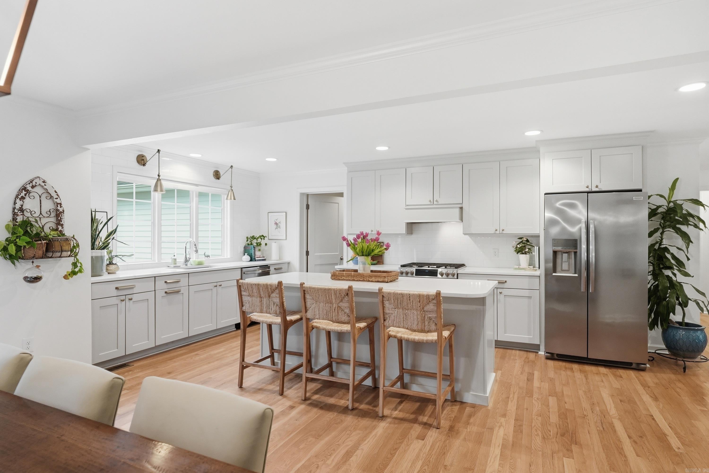 Queen Manor - Residential