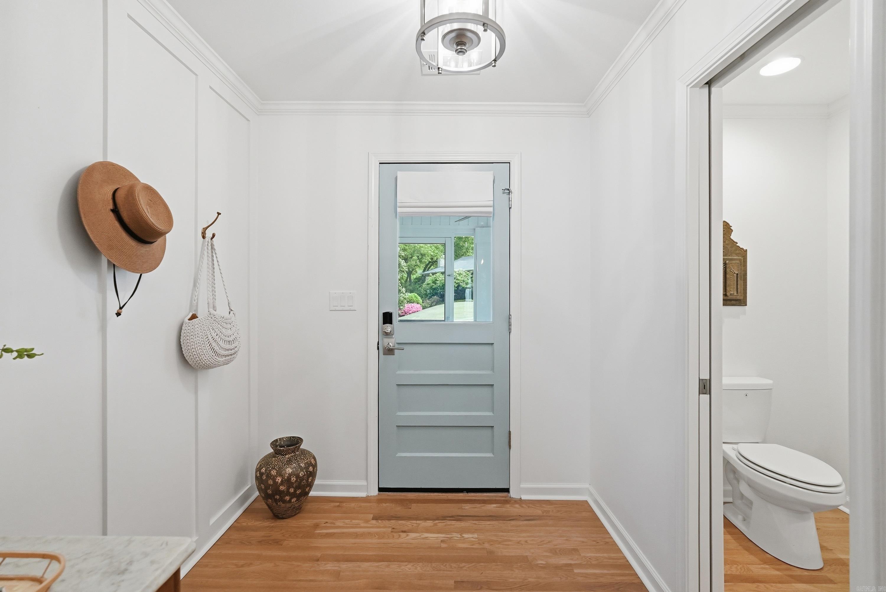 Queen Manor - Residential