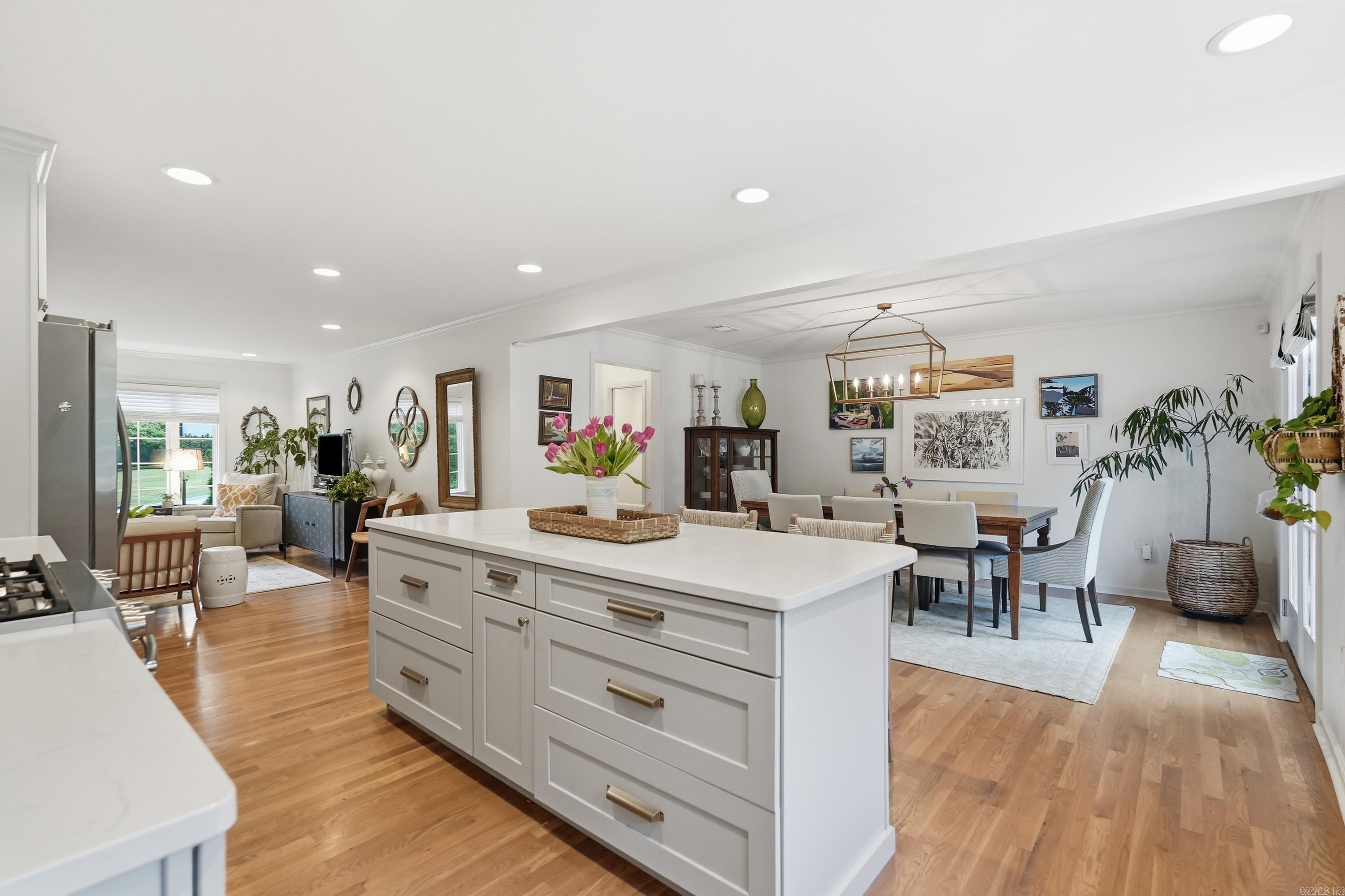 Queen Manor - Residential