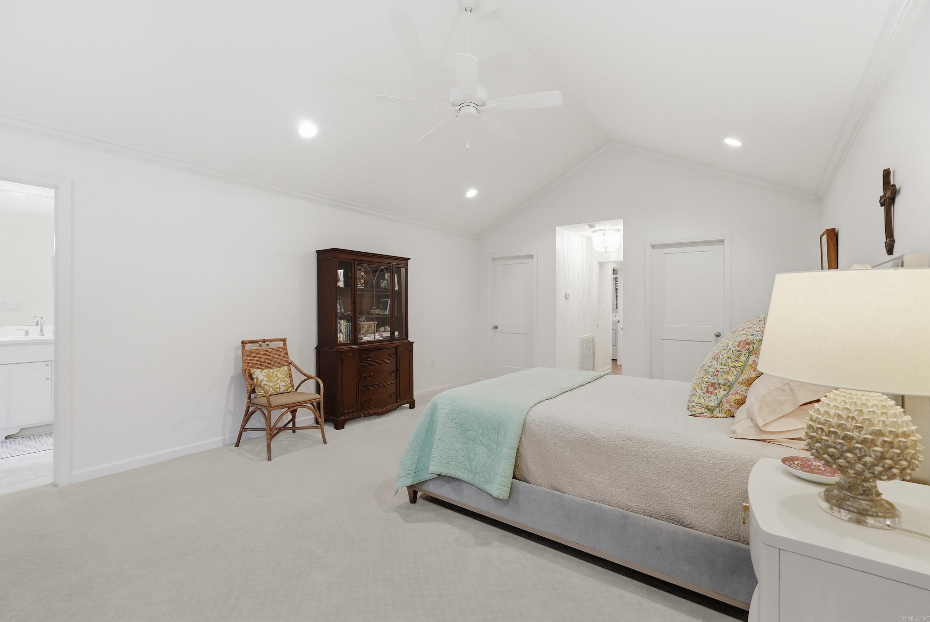 Queen Manor - Residential