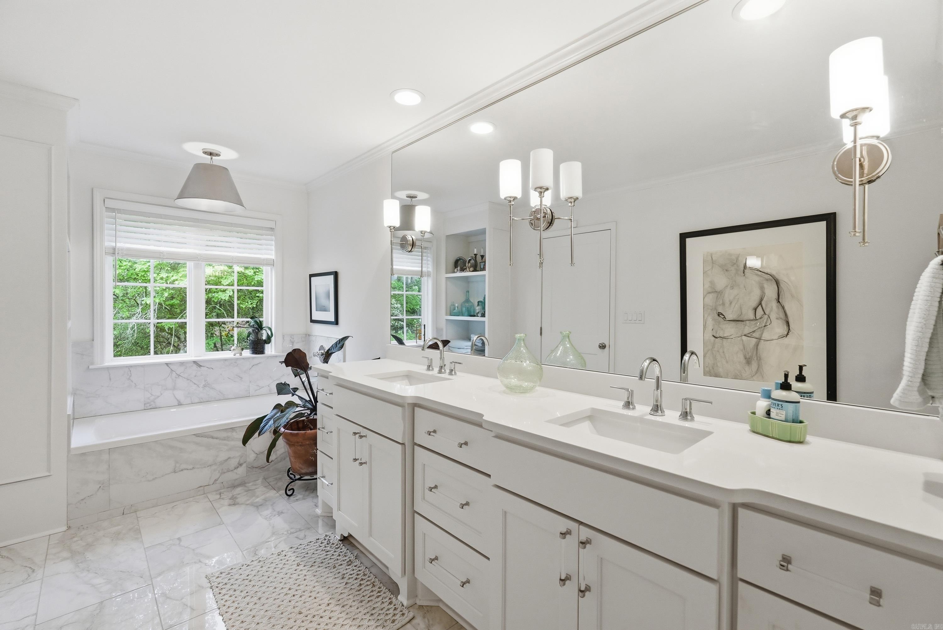 Queen Manor - Residential