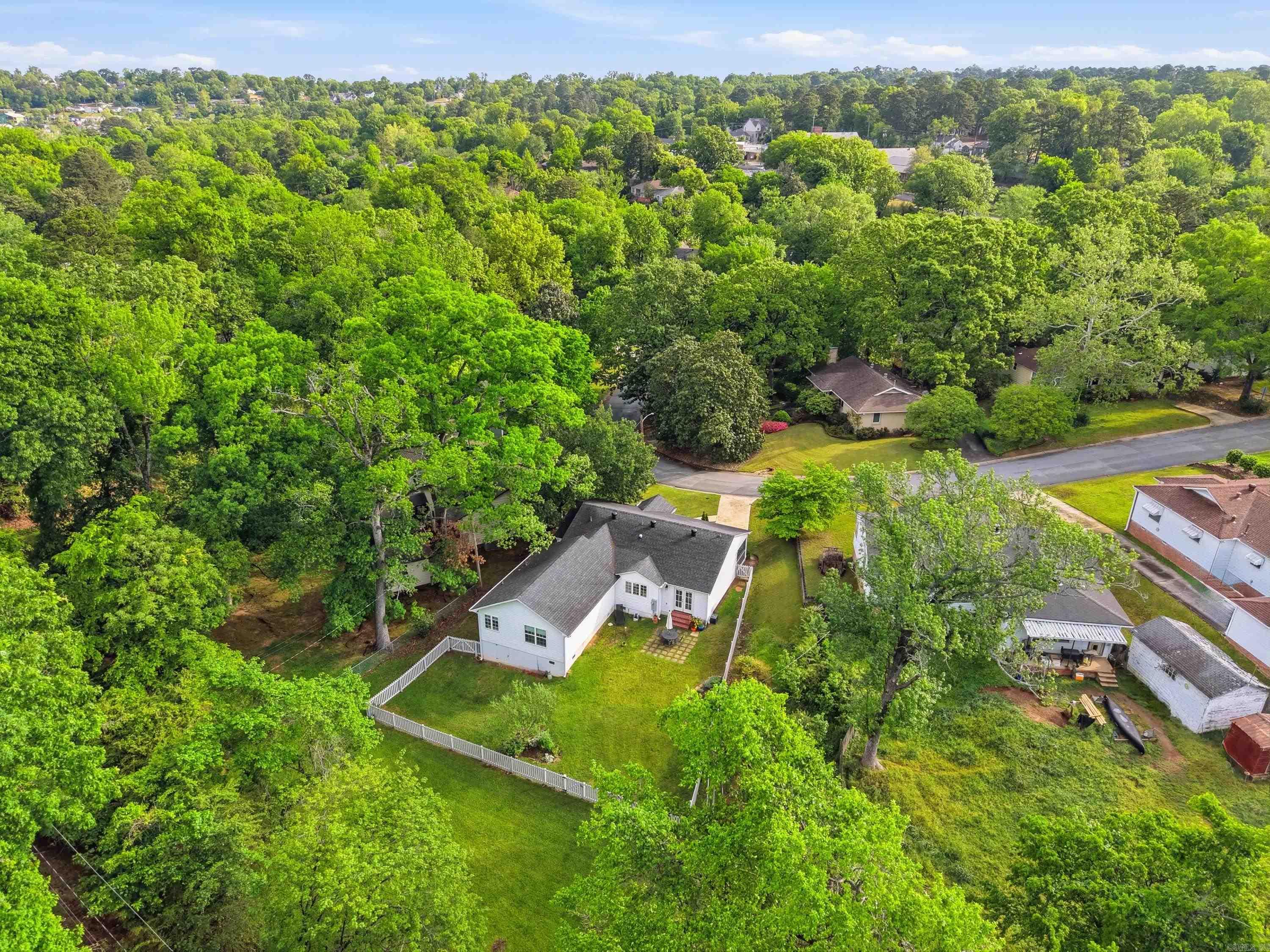 Queen Manor - Residential