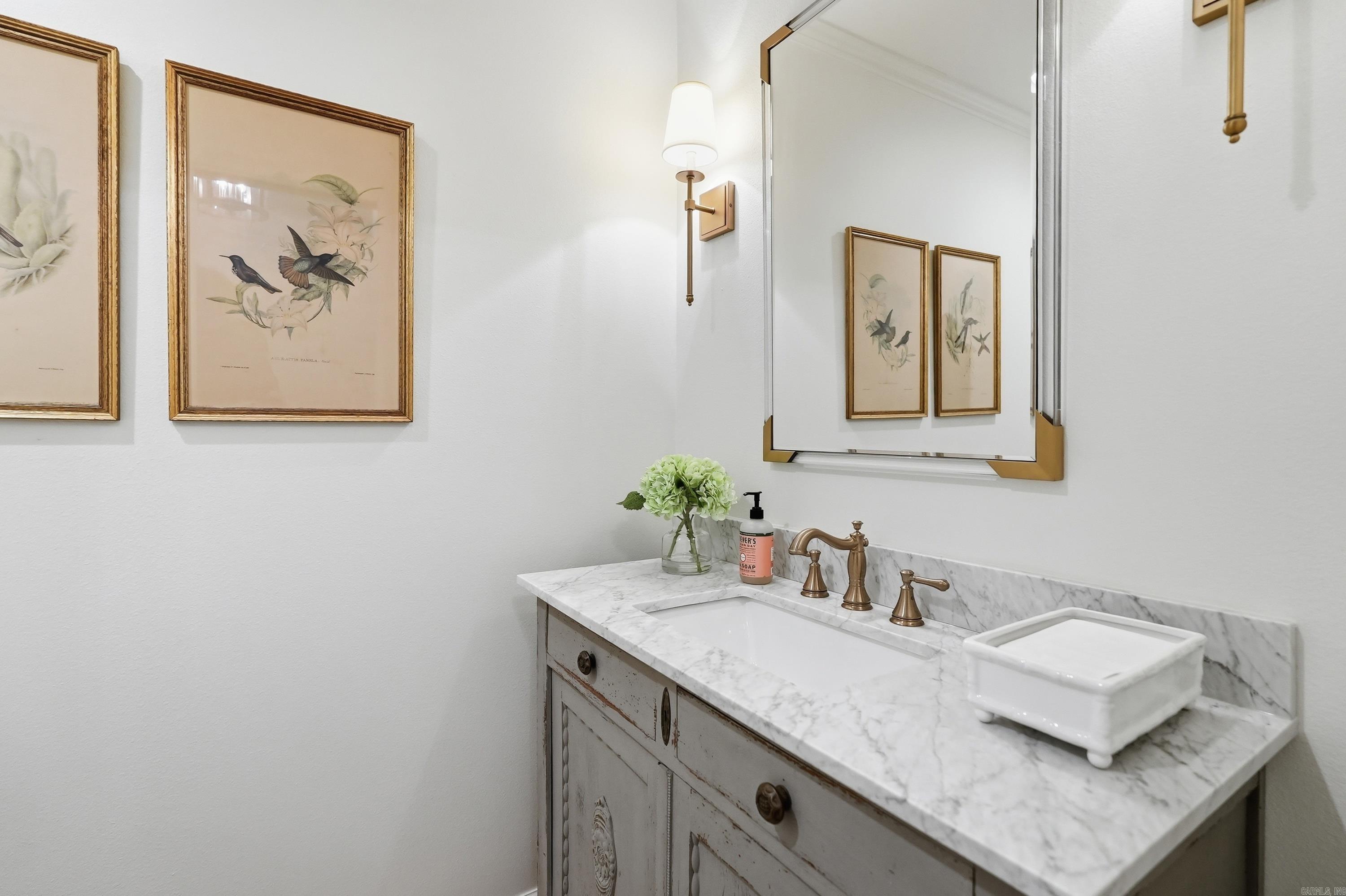 Queen Manor - Residential