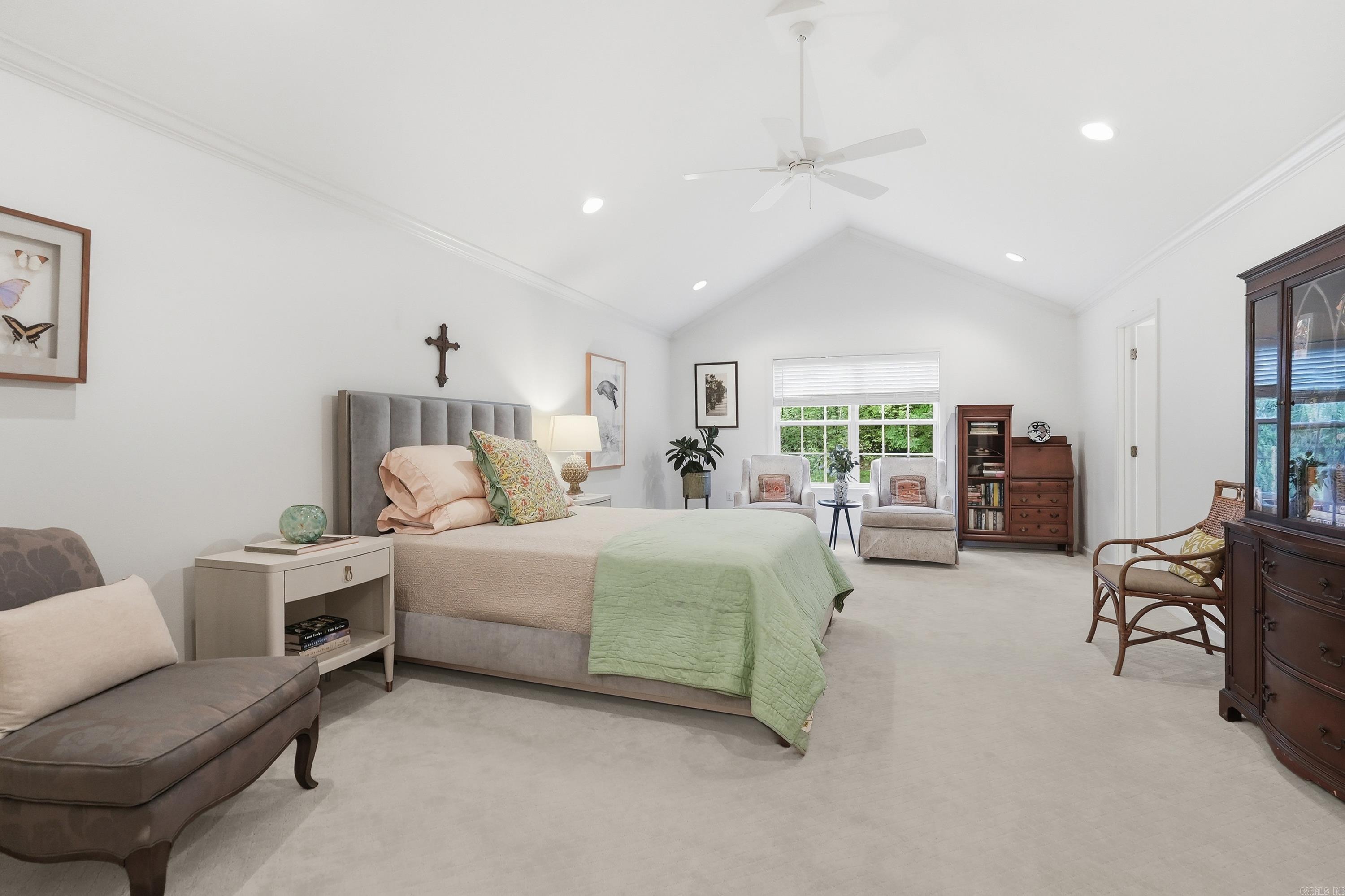 Queen Manor - Residential