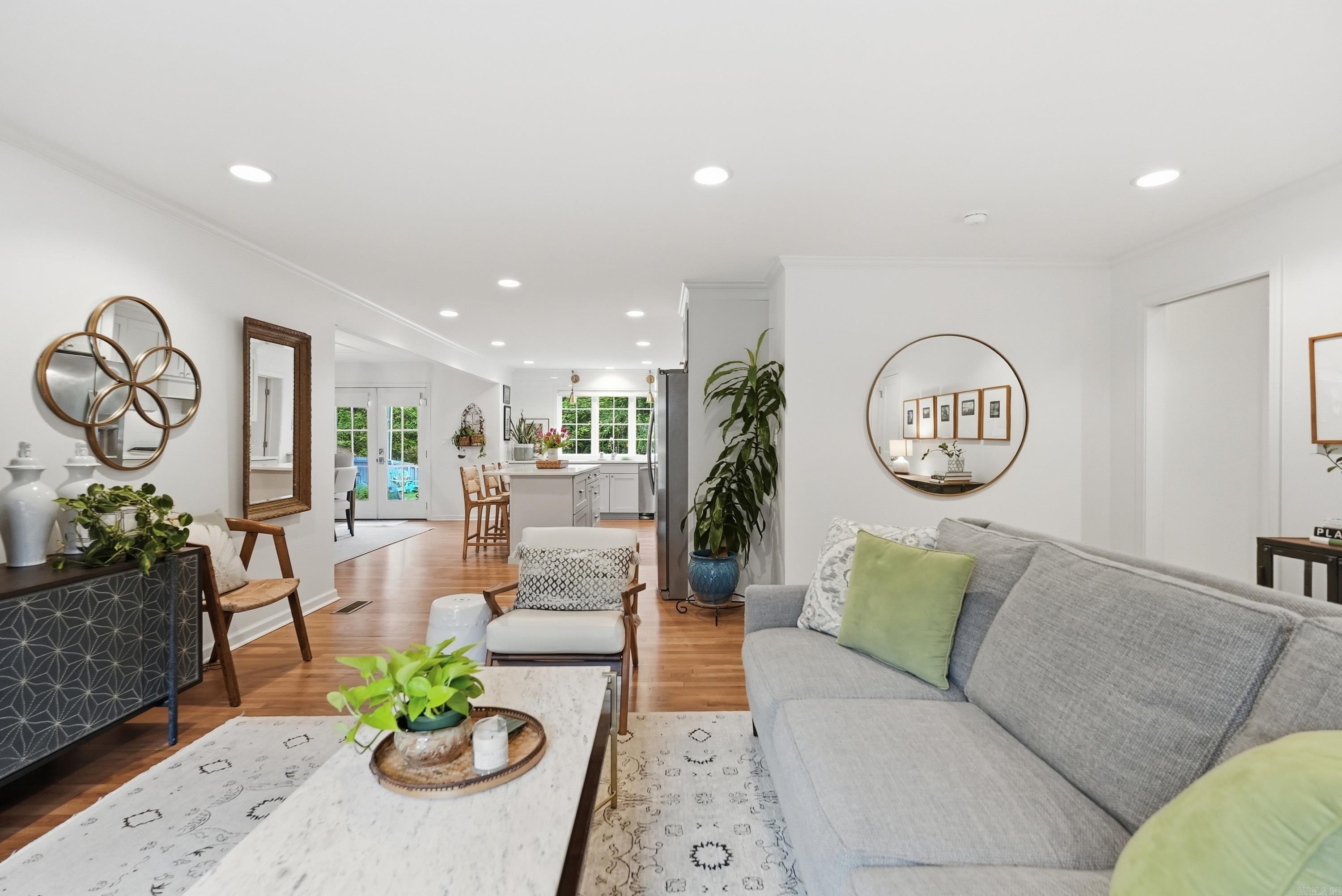 Queen Manor - Residential