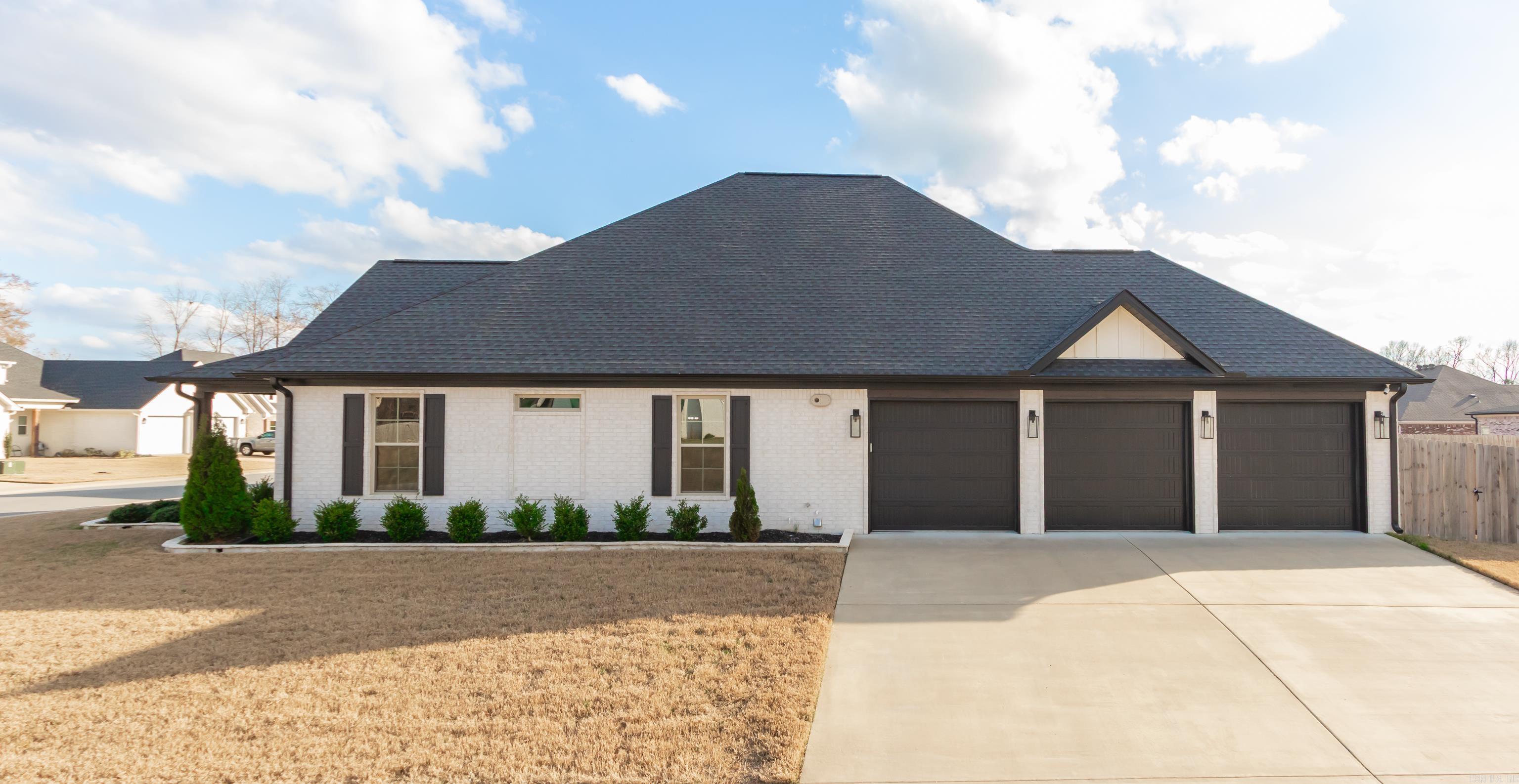 THE WOODS OF HURRICANE LAKE ESTA - Residential