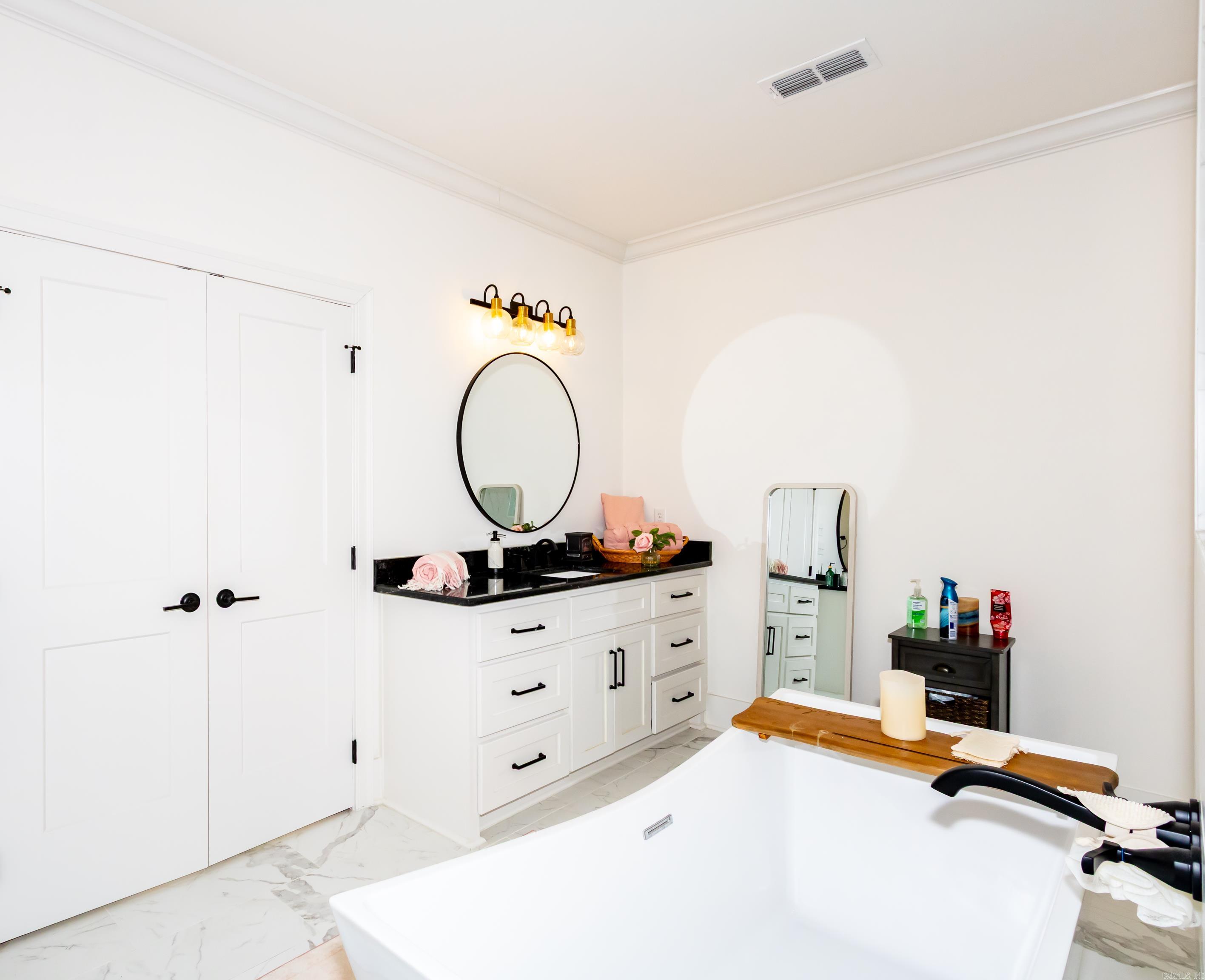 THE WOODS OF HURRICANE LAKE ESTA - Residential