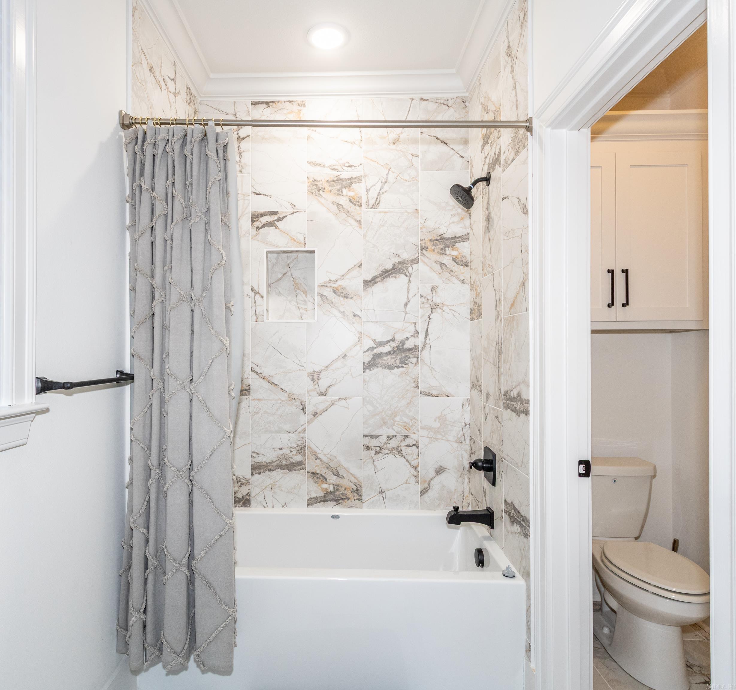 THE WOODS OF HURRICANE LAKE ESTA - Residential