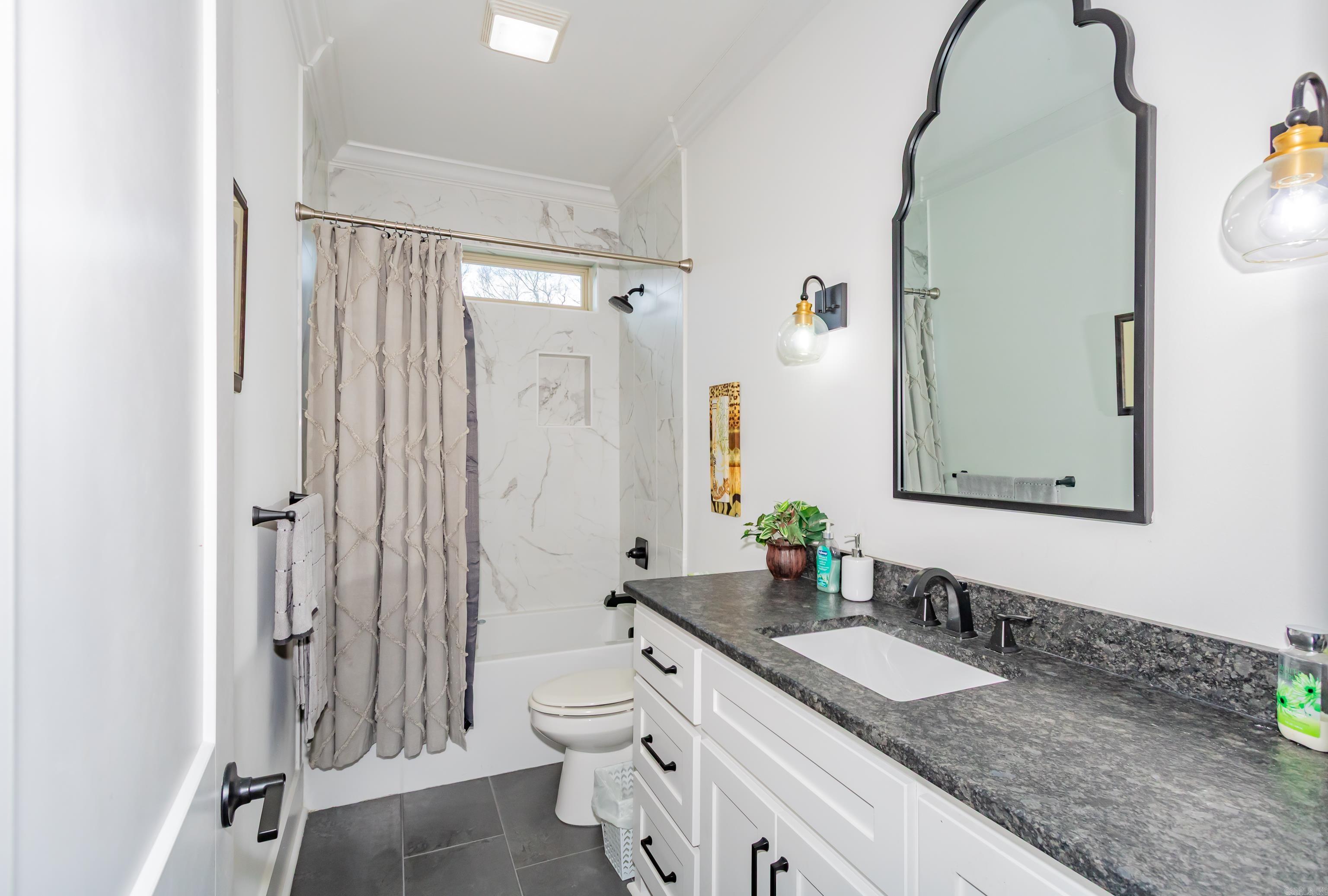 THE WOODS OF HURRICANE LAKE ESTA - Residential