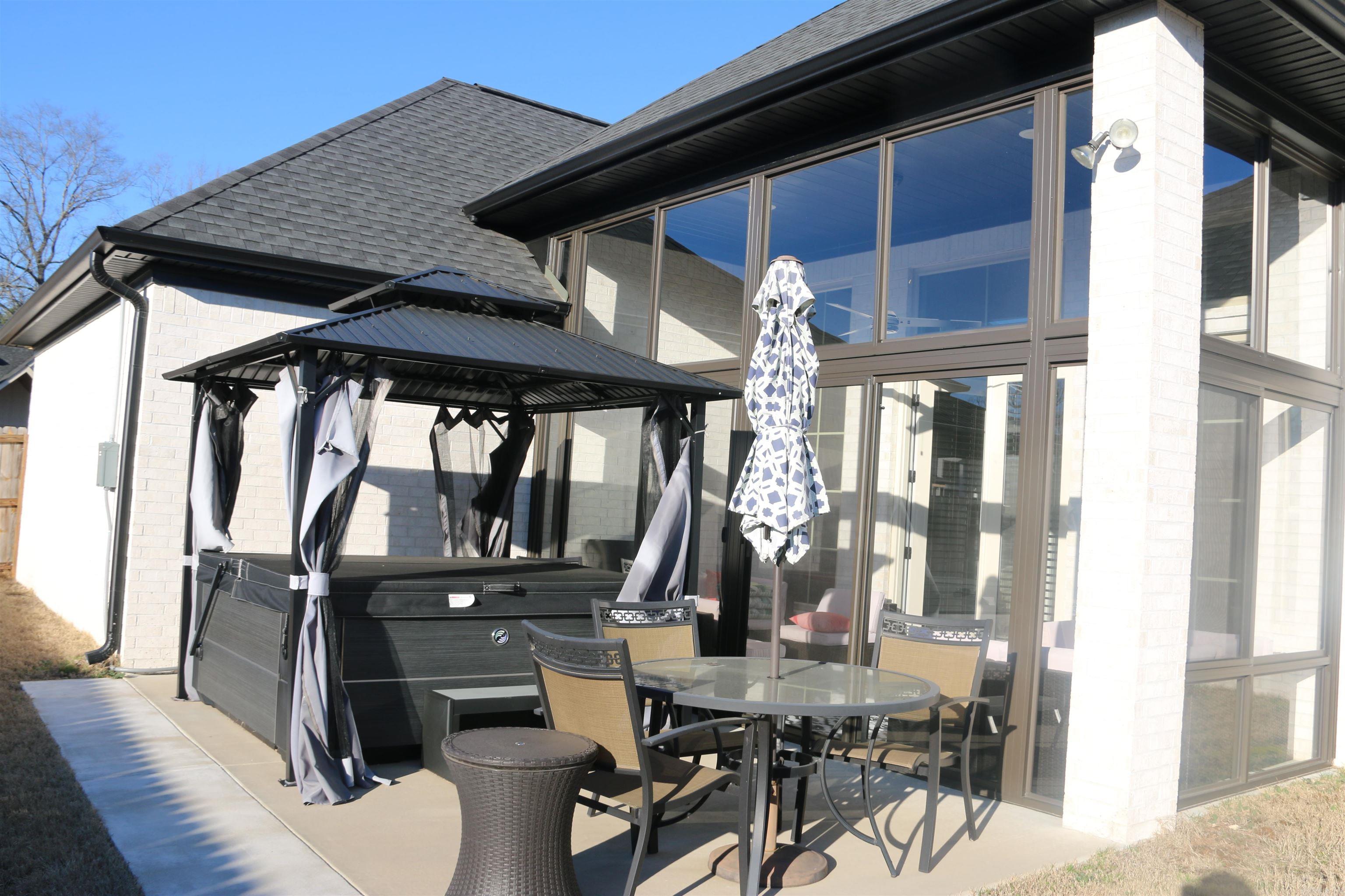 THE WOODS OF HURRICANE LAKE ESTA - Residential