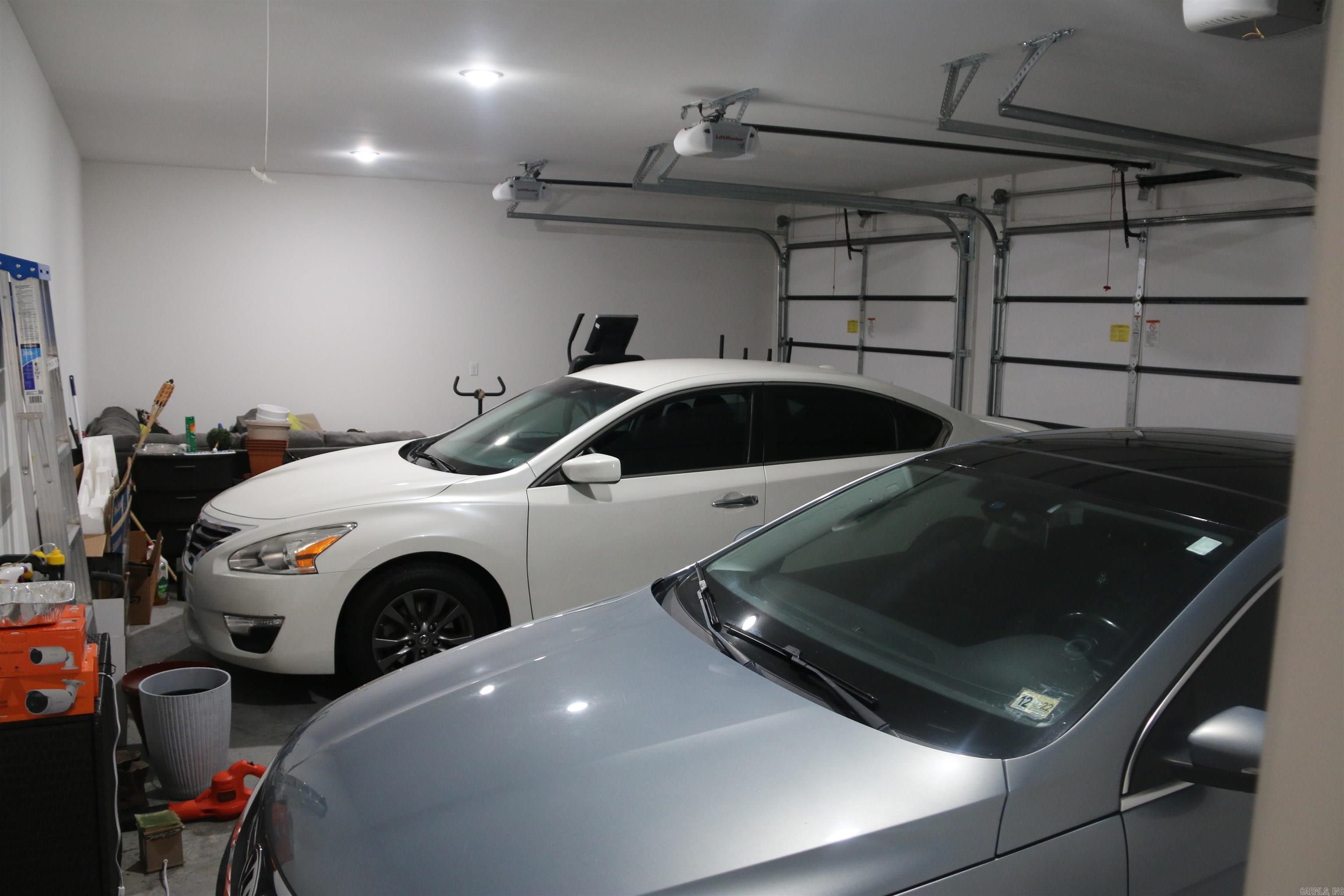 THE WOODS OF HURRICANE LAKE ESTA - Residential