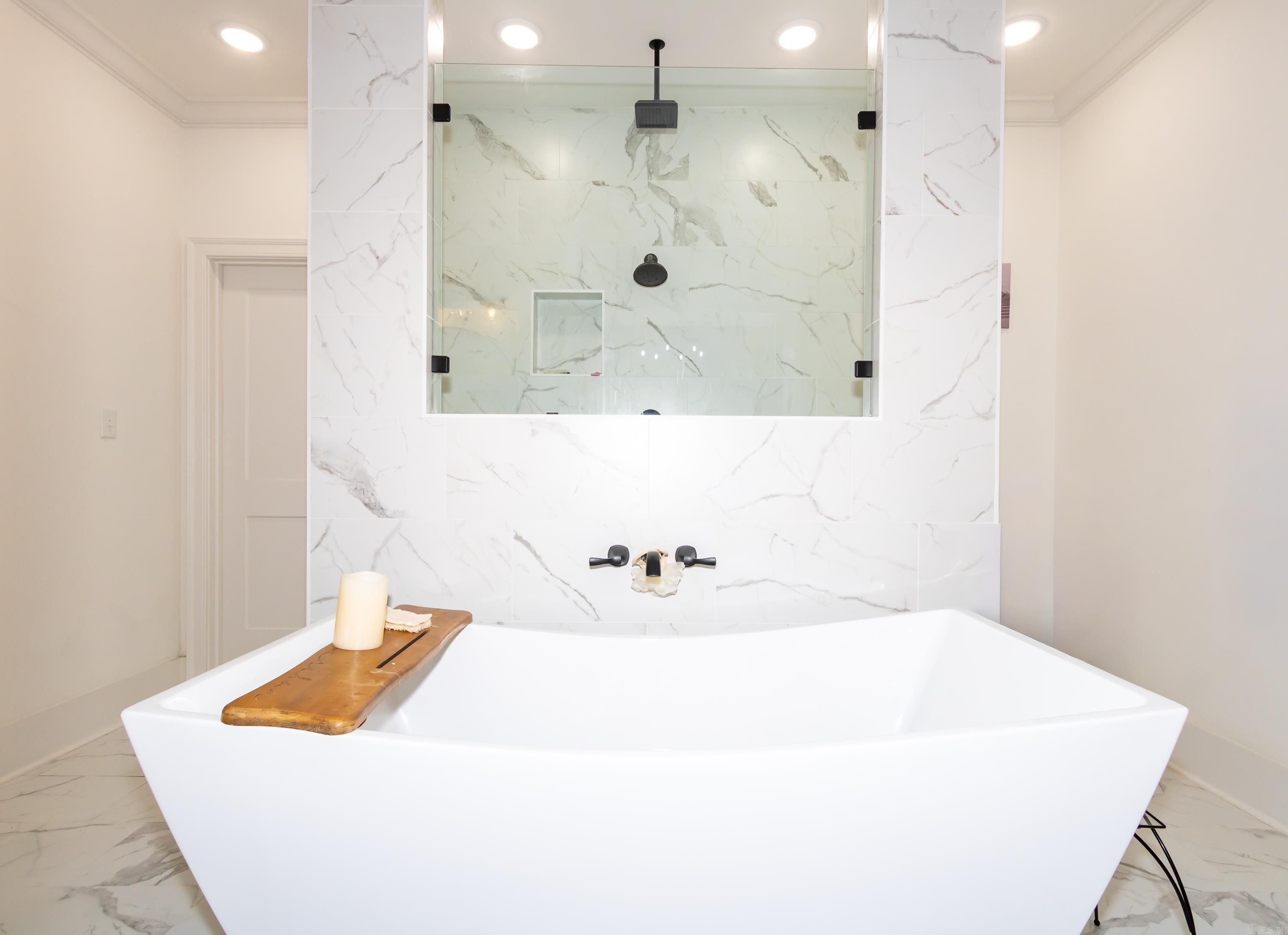 THE WOODS OF HURRICANE LAKE ESTA - Residential