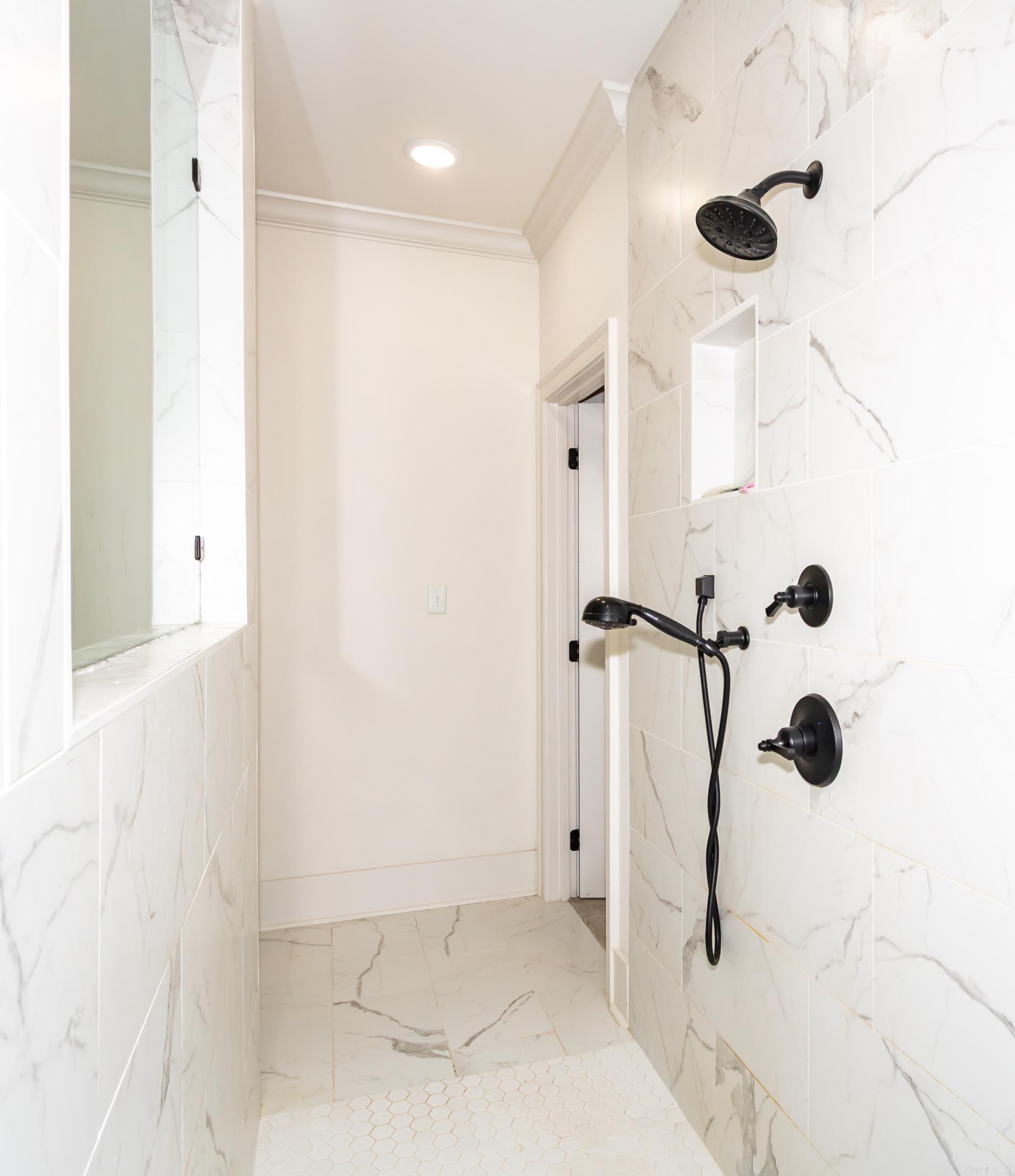 THE WOODS OF HURRICANE LAKE ESTA - Residential