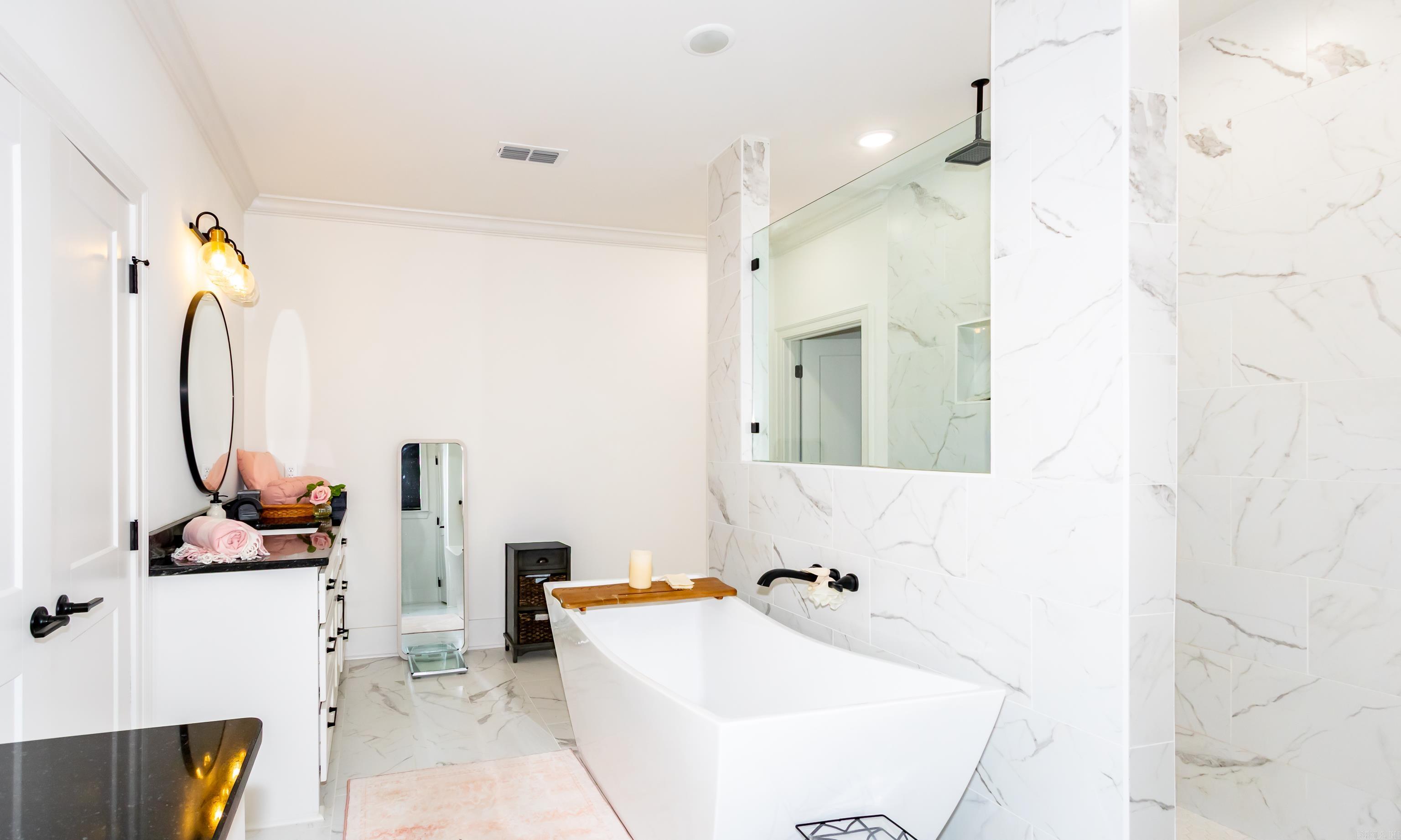 THE WOODS OF HURRICANE LAKE ESTA - Residential