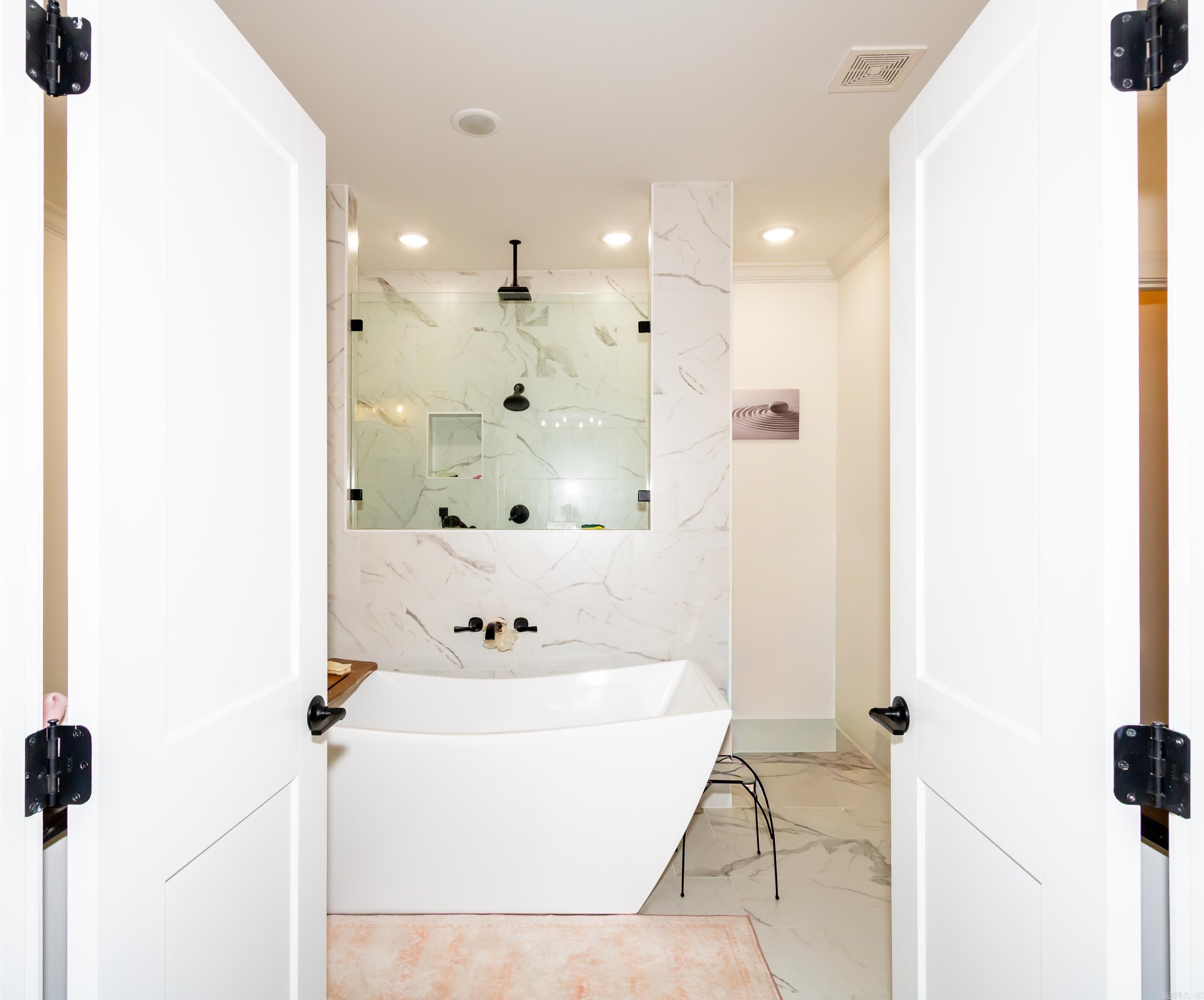 THE WOODS OF HURRICANE LAKE ESTA - Residential