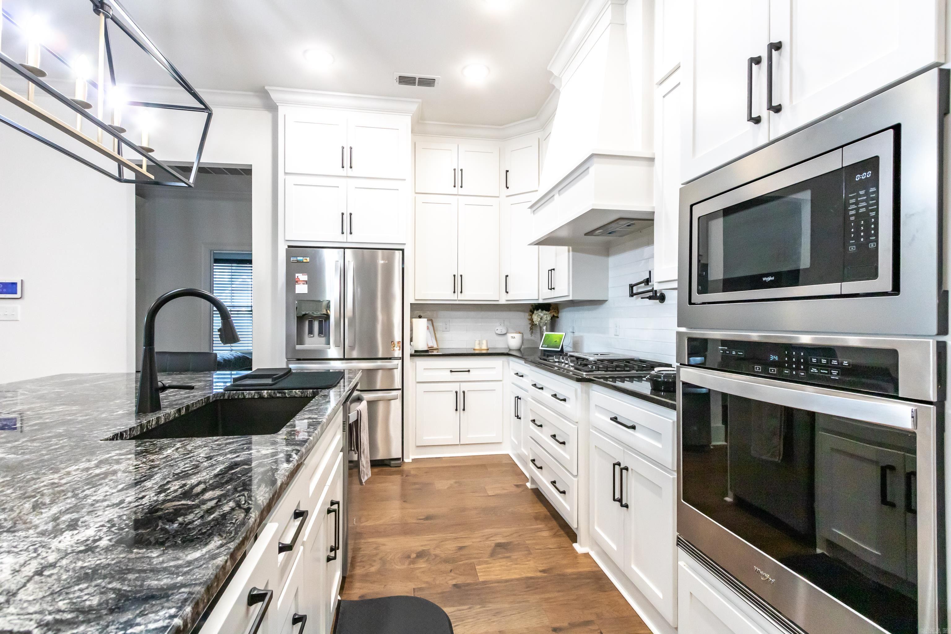 THE WOODS OF HURRICANE LAKE ESTA - Residential