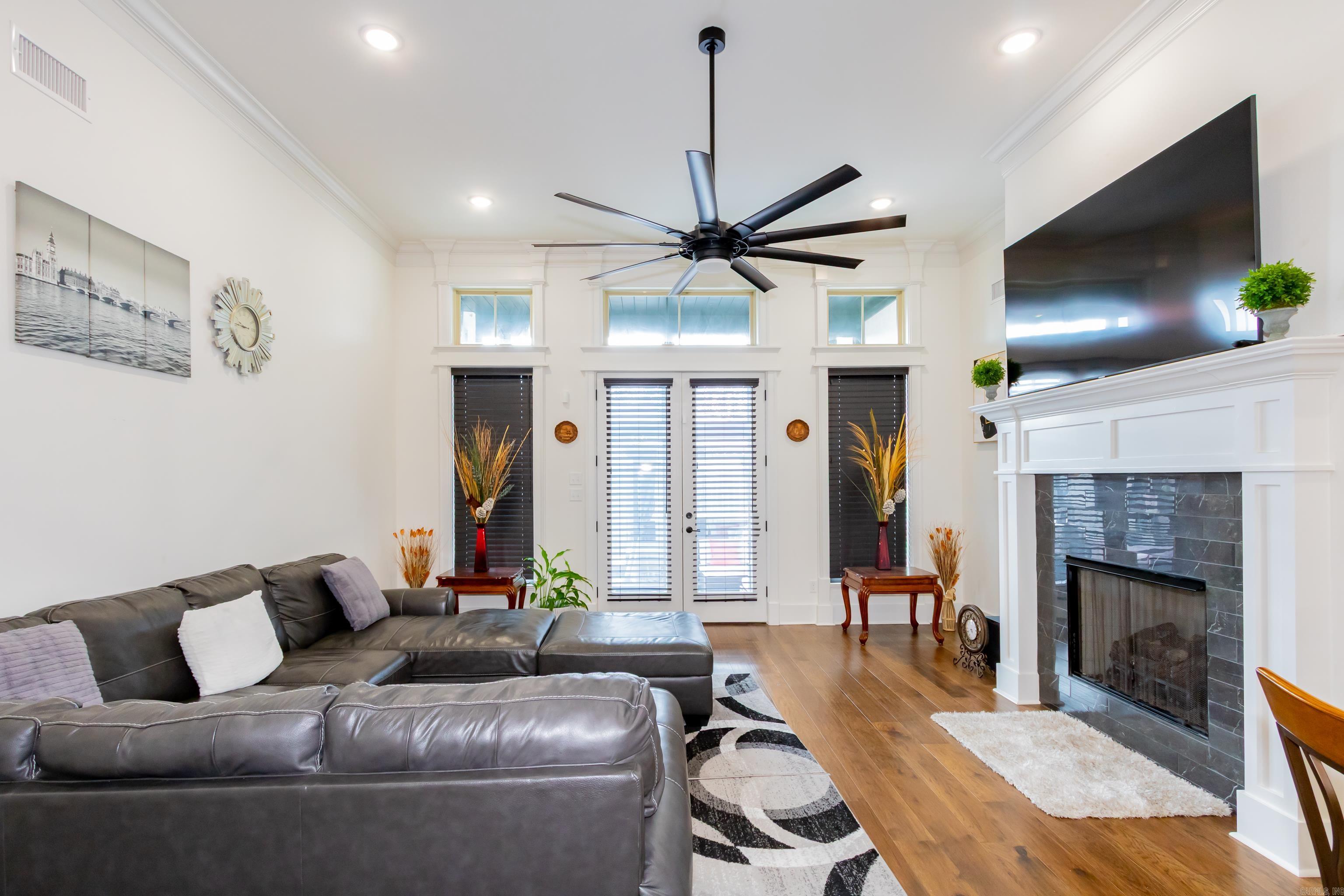 THE WOODS OF HURRICANE LAKE ESTA - Residential