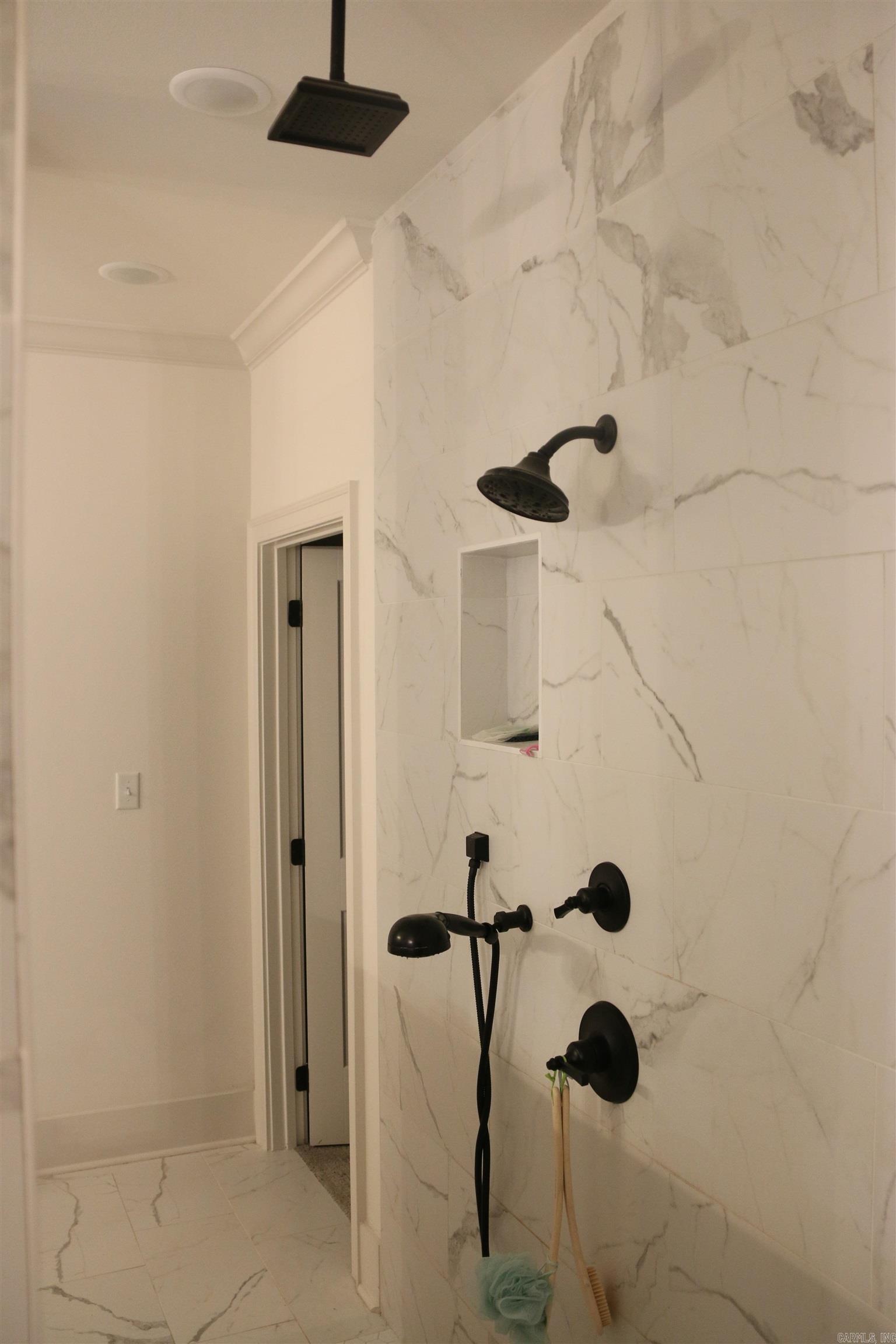 THE WOODS OF HURRICANE LAKE ESTA - Residential