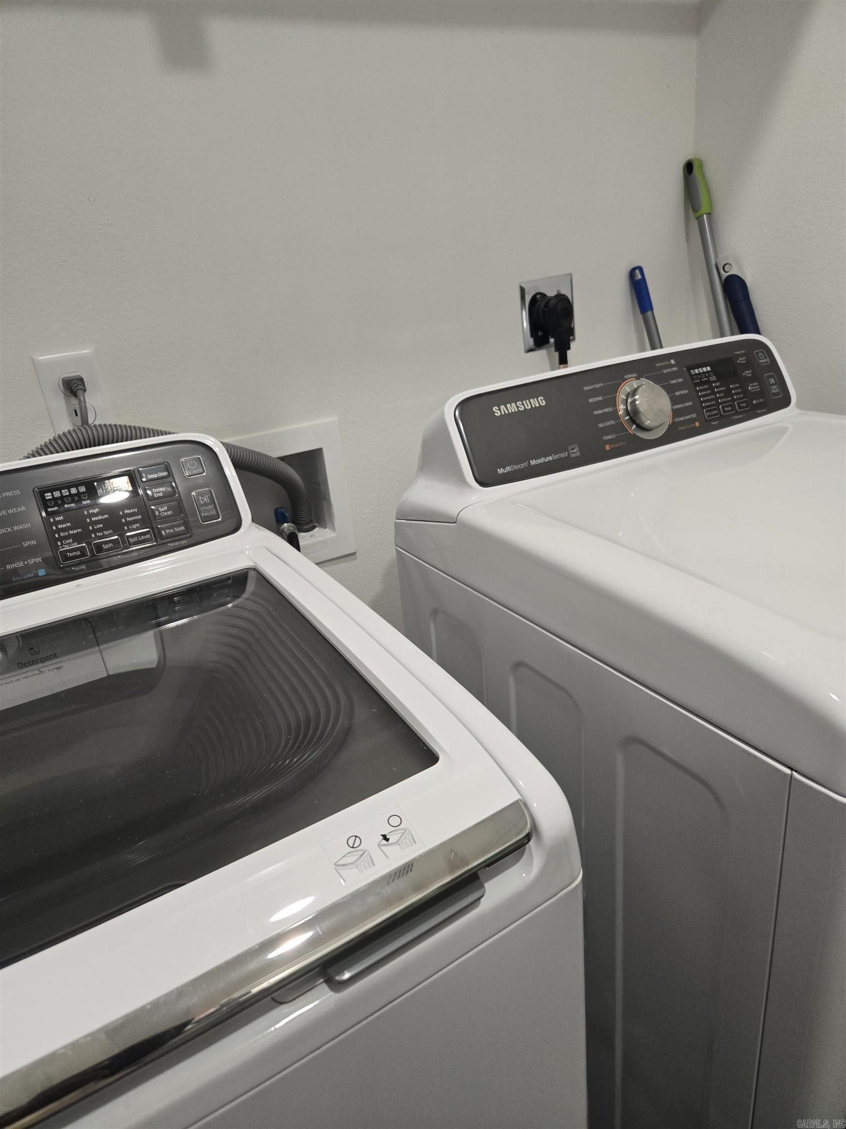 THE WOODS OF HURRICANE LAKE ESTA - Residential