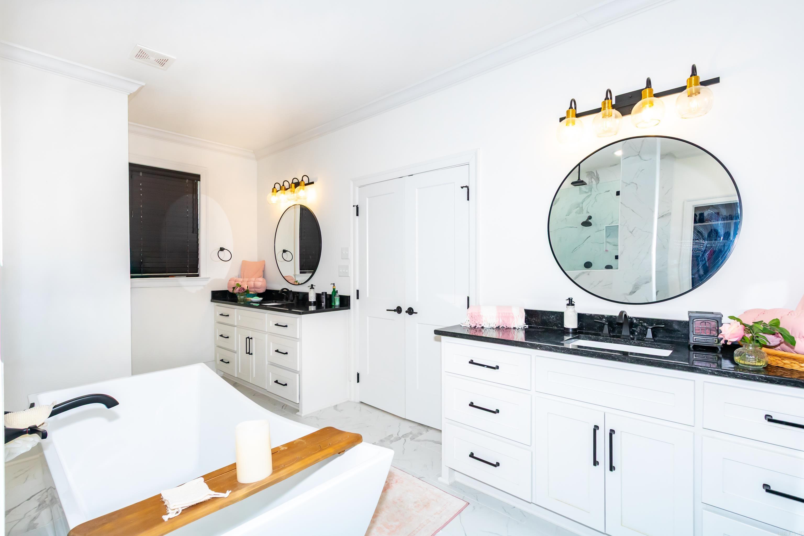 THE WOODS OF HURRICANE LAKE ESTA - Residential