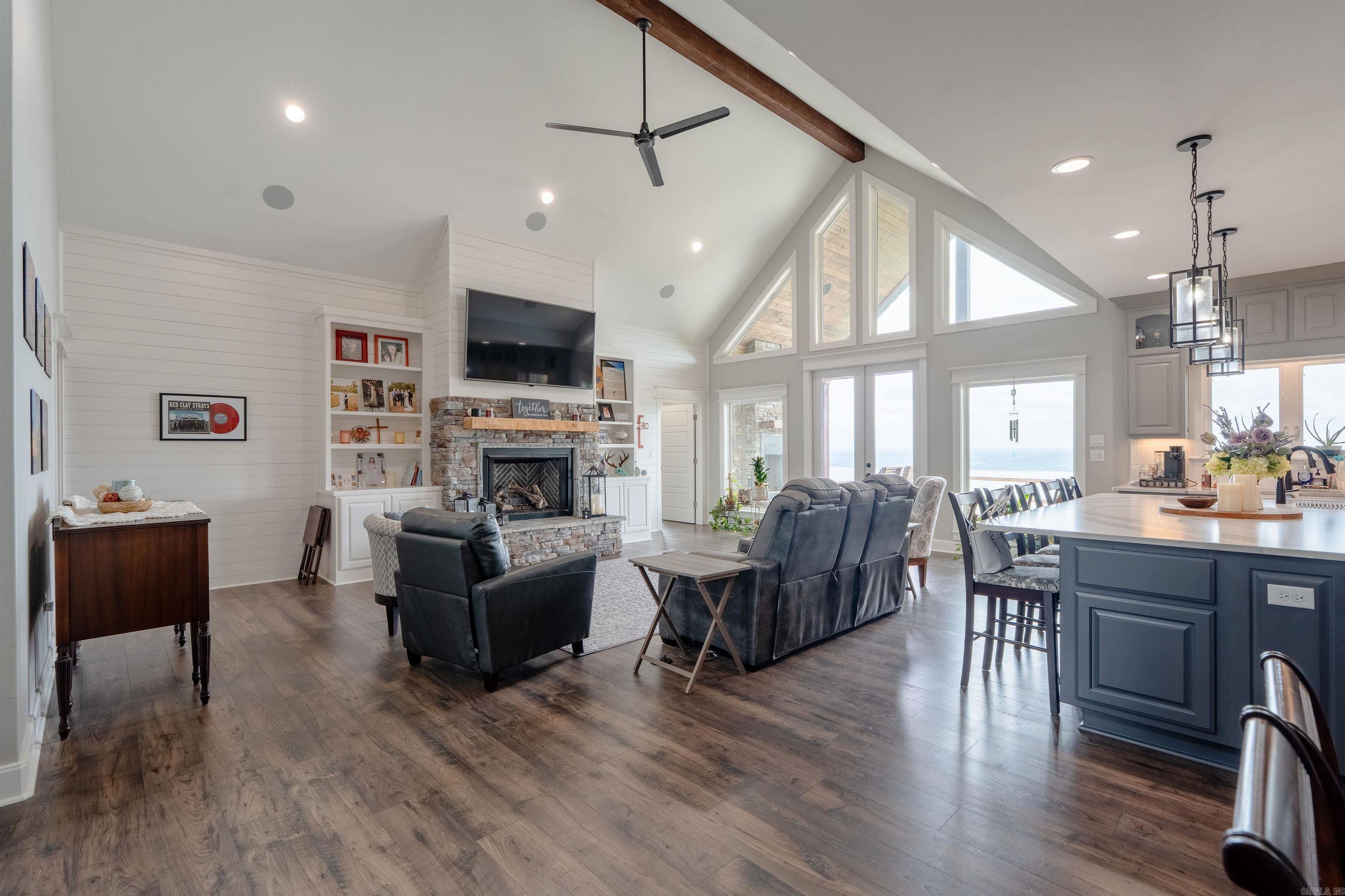 WINDCHASE - Residential