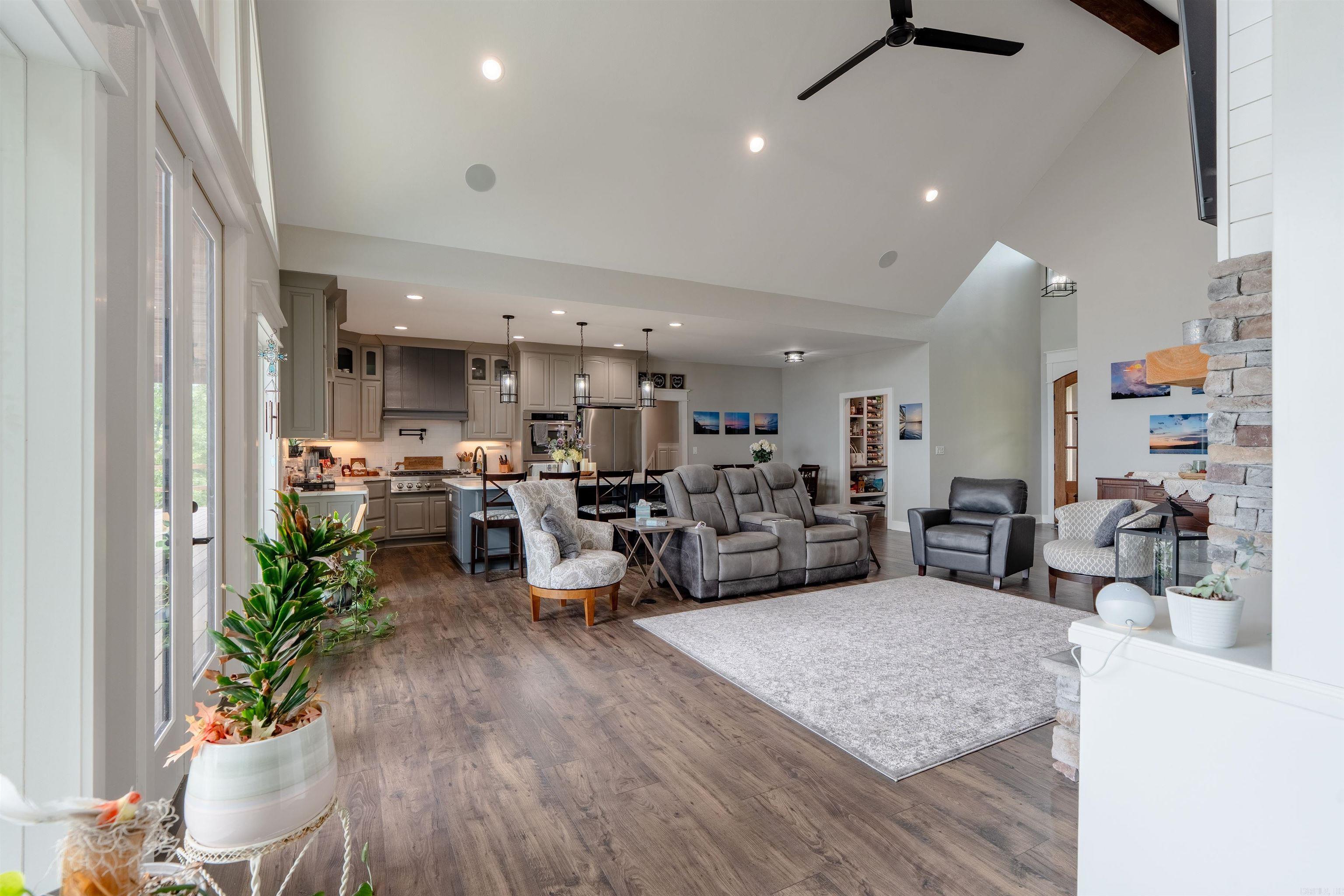 WINDCHASE - Residential